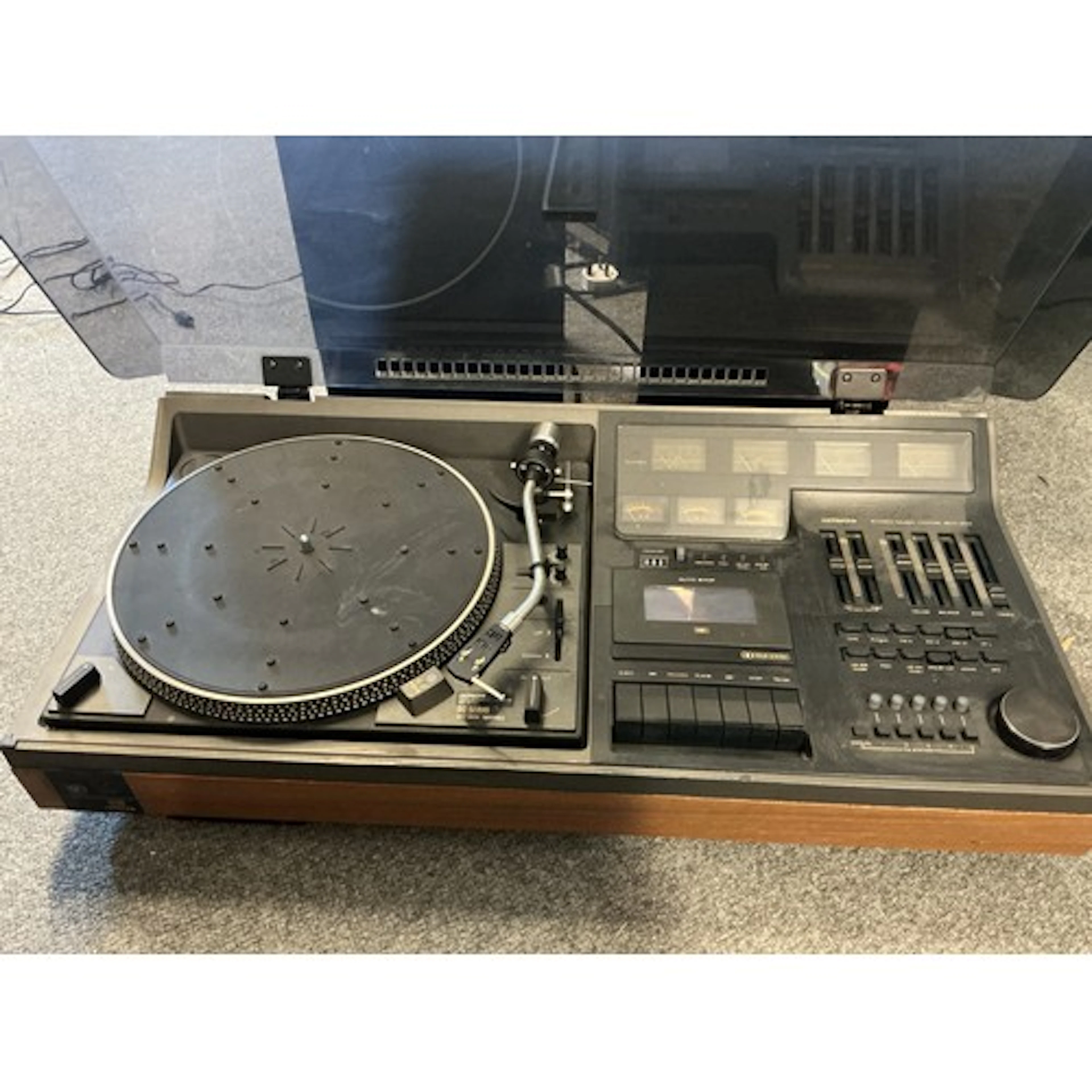 A vintage Hitachi SDT-400 music centre and a pair of Hitachi...