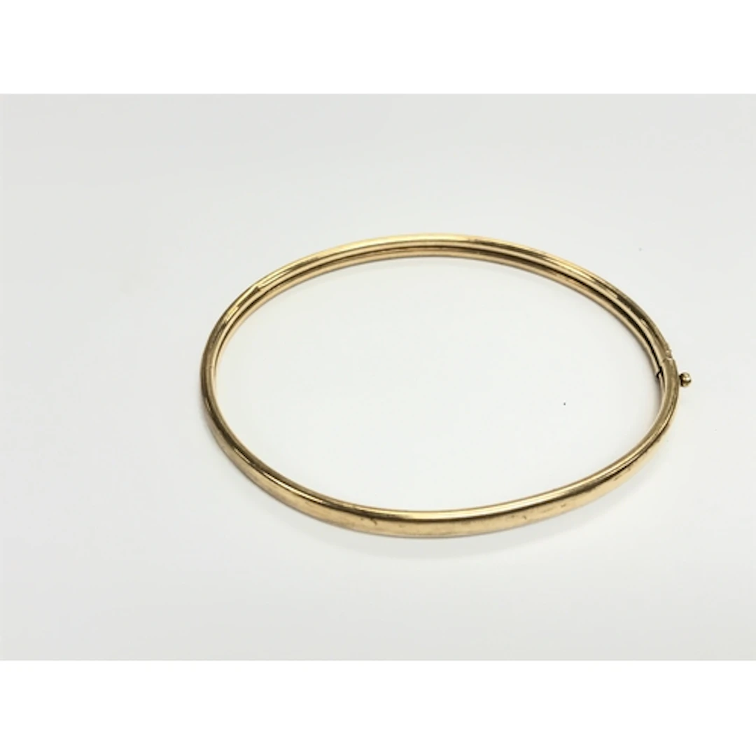 9ct gold bangle with broken clasp. 4.7g