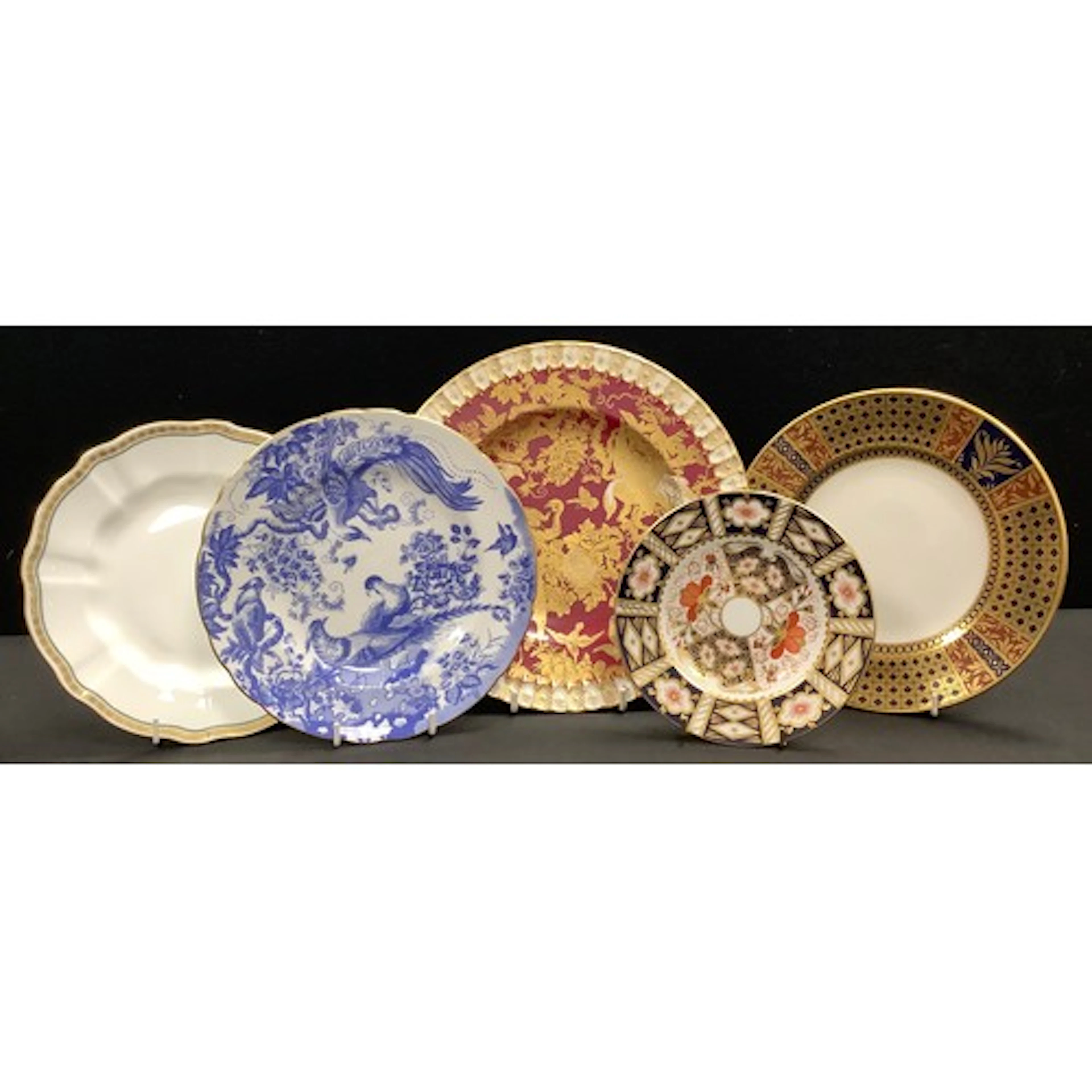 A Royal Crown Derby Red and Gold Aves pattern dinner plate w...