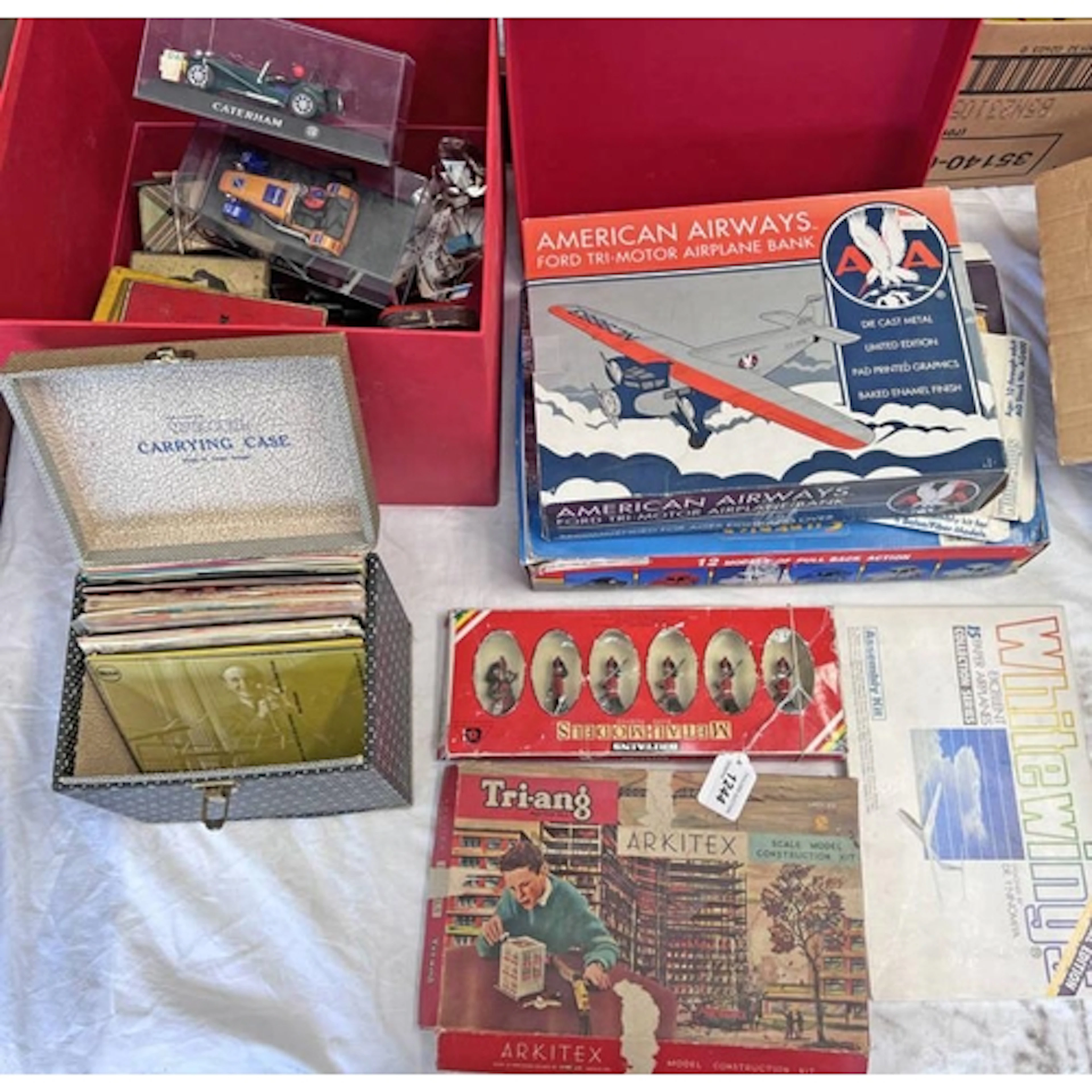 VARIOUS ITEMS INCLUDING BRITAINS BLACK WATCH OFFICER & PIPER...