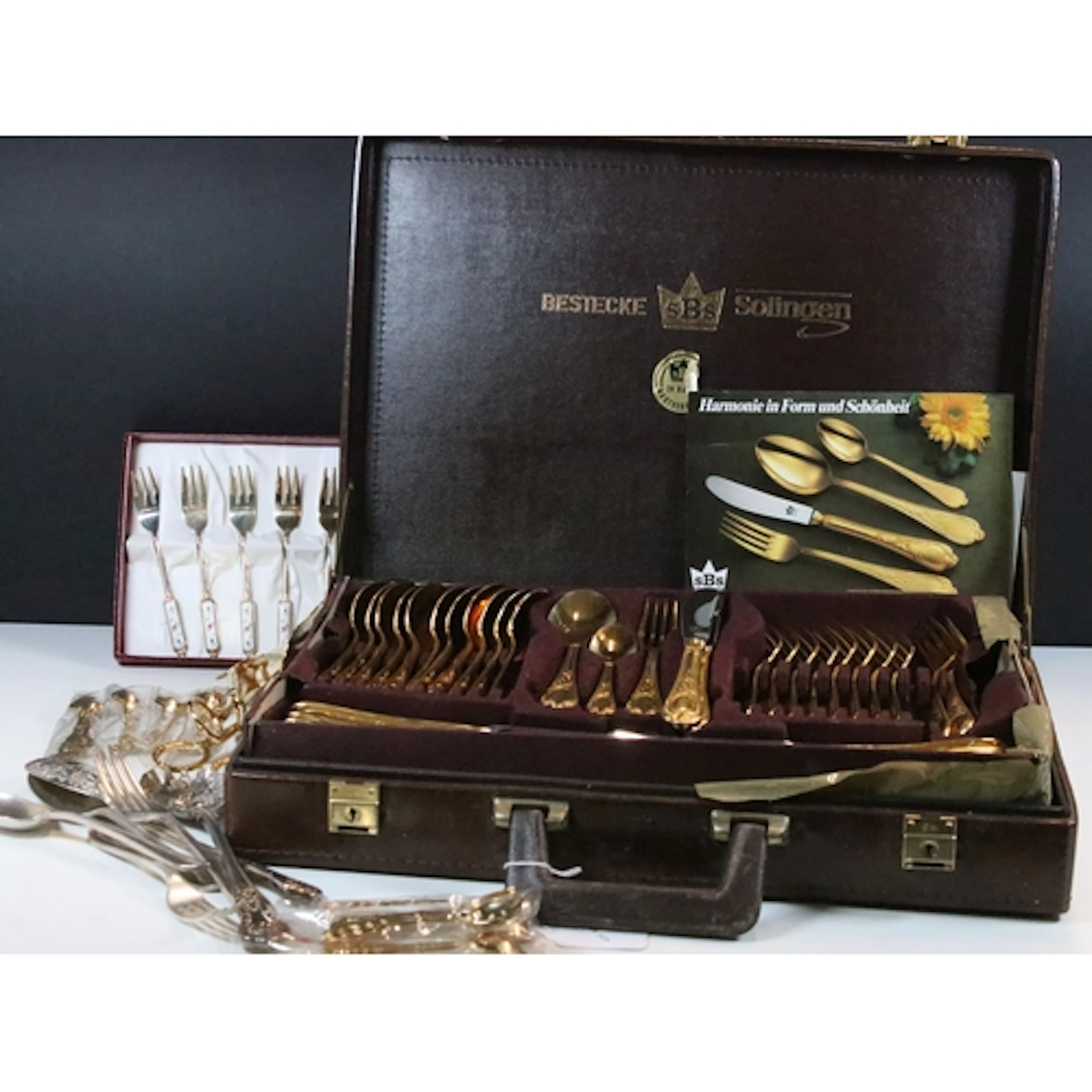 Bestecke Solingen canteen of 23/24 gilded cutlery, for twelv...