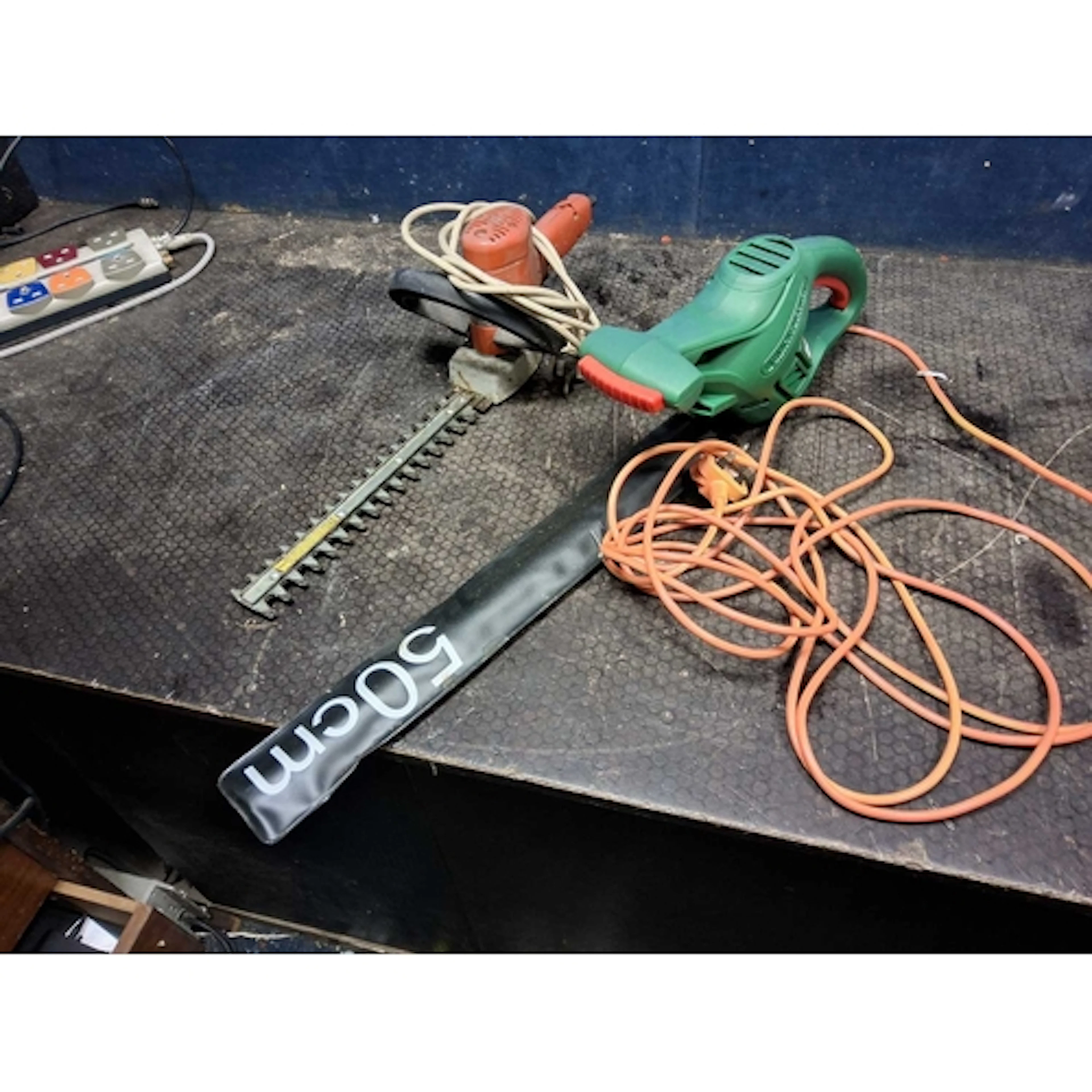 A BLACK AND DECKER 420W HEDGE TRIMMER (PAT pass and working)...