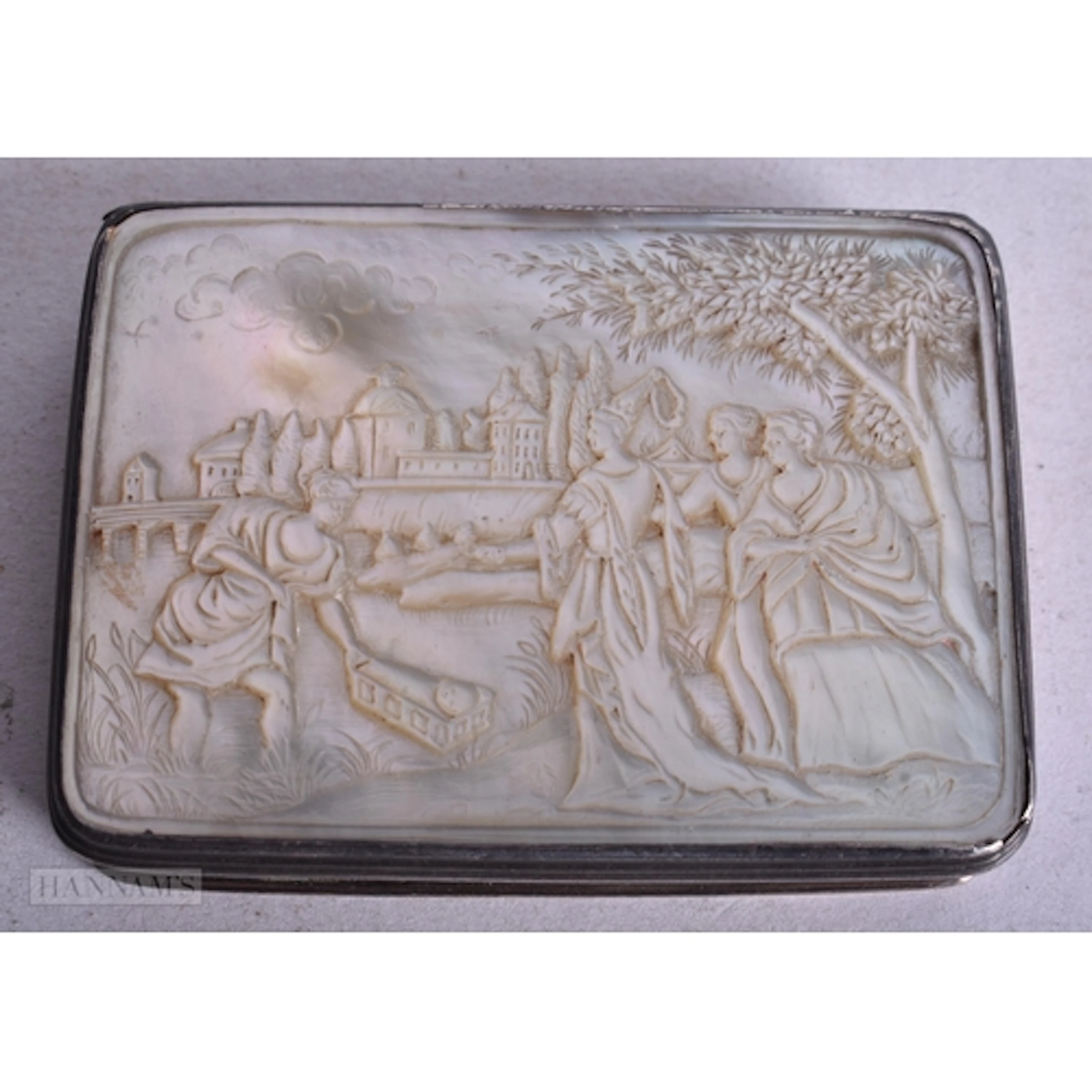 A LATE George III SILVER AND MOTHER OF PEARL SNUFF BOX. 56 g...