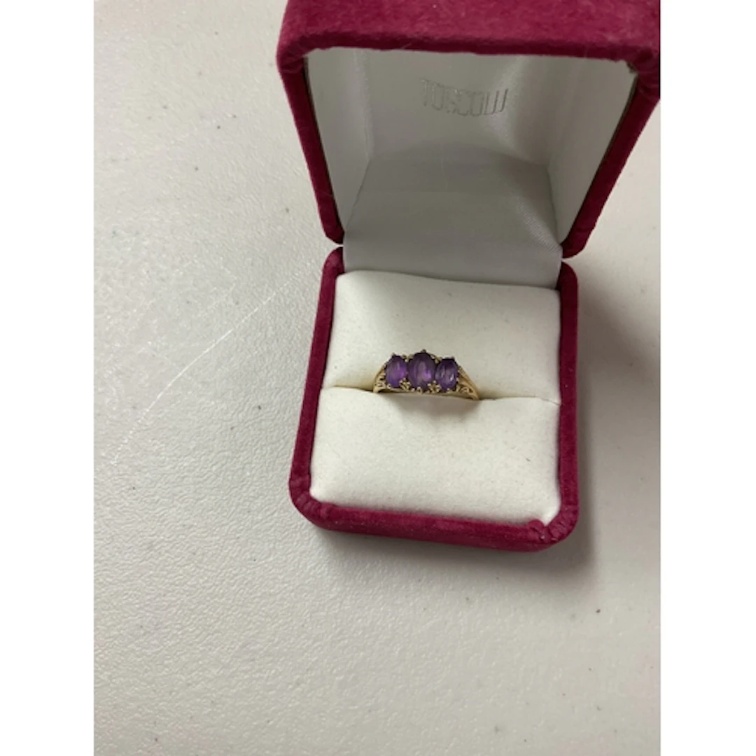 9 ct amethyst dress ring weight 2.6 grams
