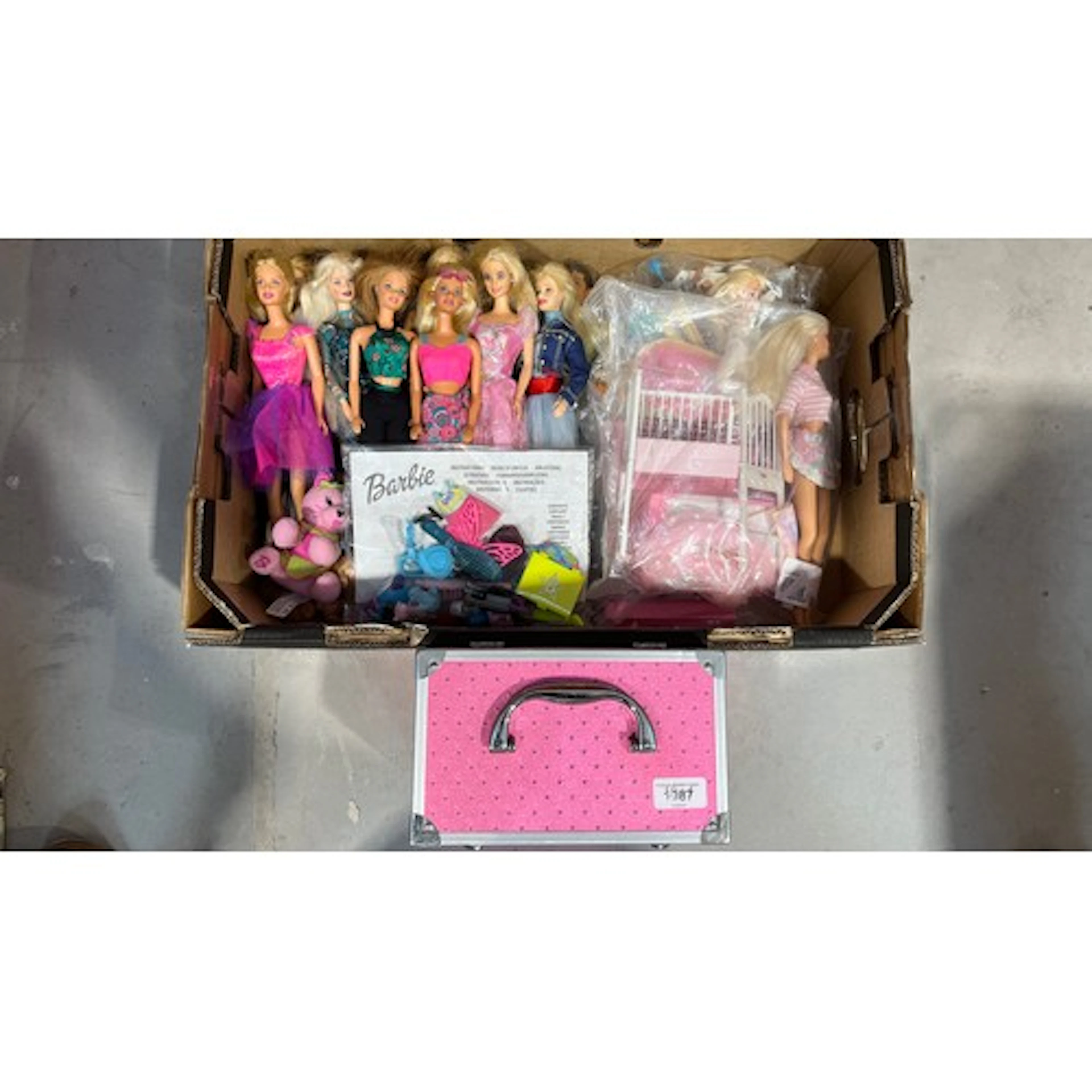 BARBIE Pet Doctor Love 'n' Care Vet Centre Playset (67597) w...
