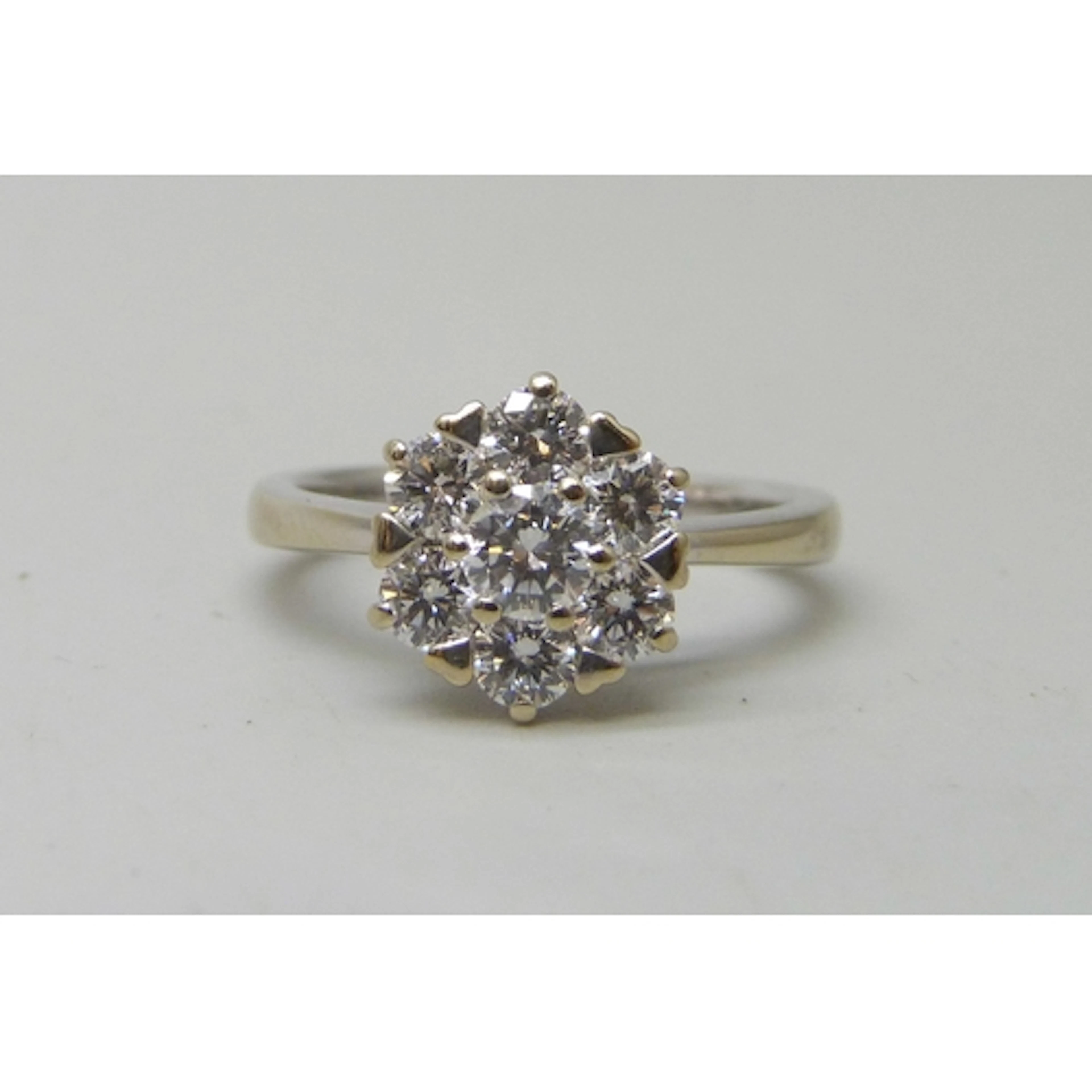 An 18ct white gold diamond cluster ring, 4.5g, M