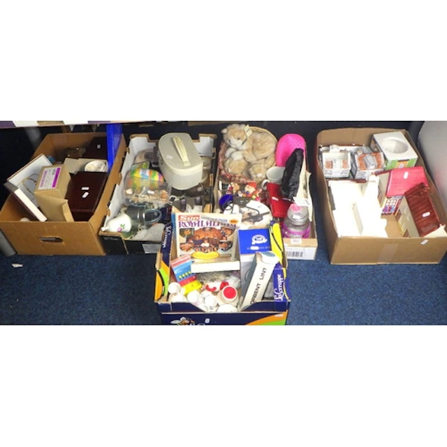 A large qty of misc collectables AF (5)