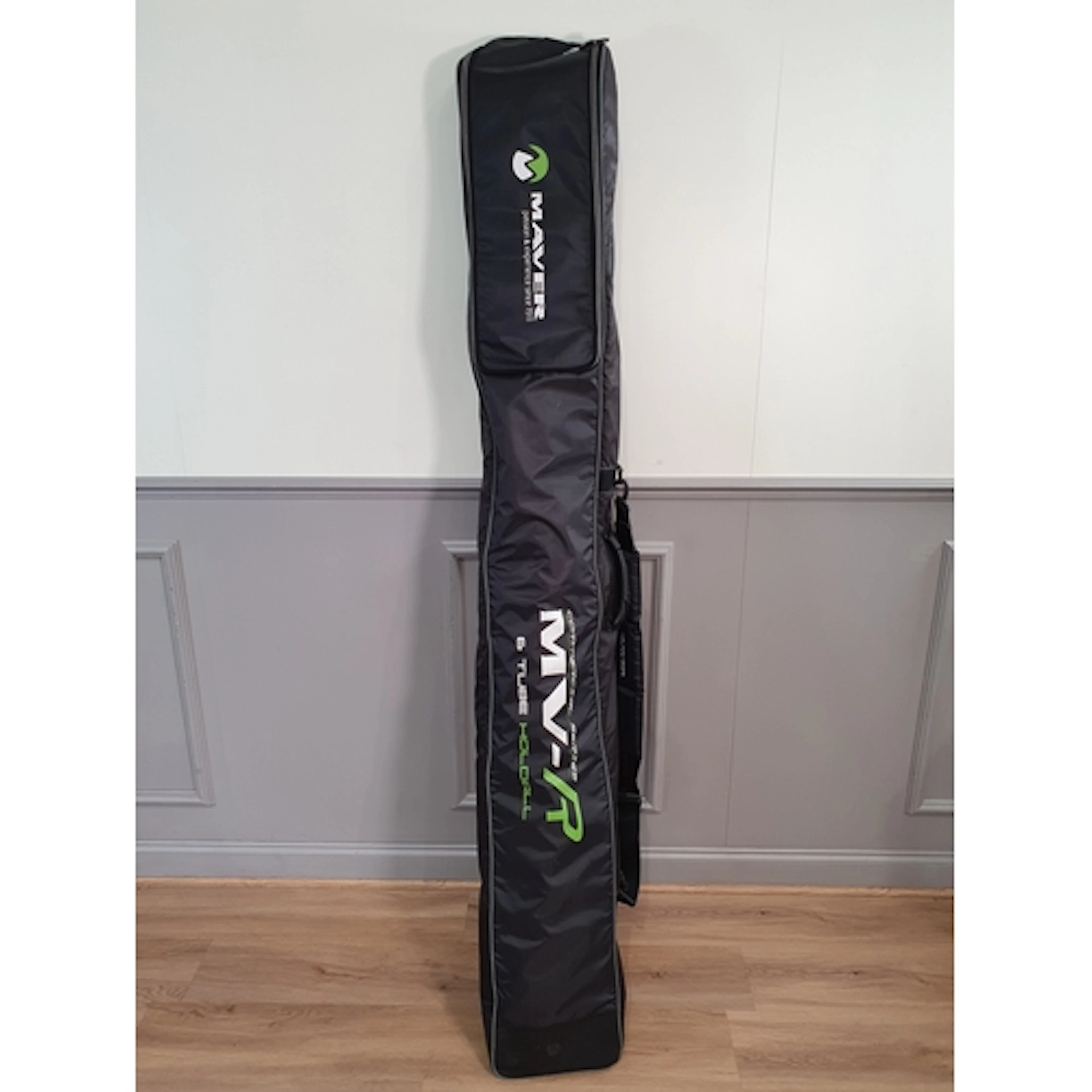 A Maver MV-R Commercial Series 6 Tube Holdall.