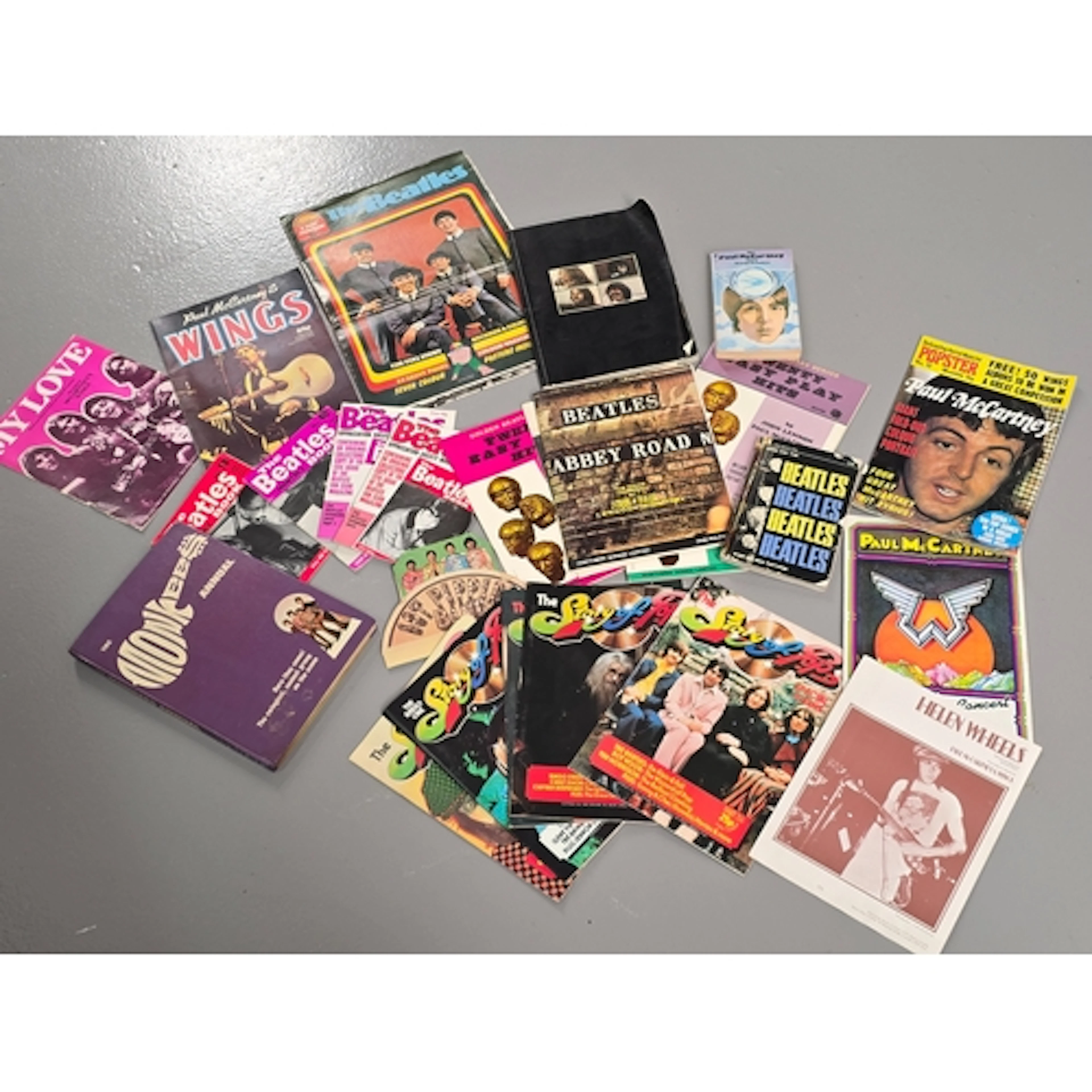 A large collection of Rock/Pop ephemera to include The Beatl...