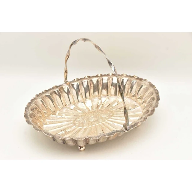 A VICTORIAN SILVER BREAD BOWL, a scalloped oval form bowl wi...