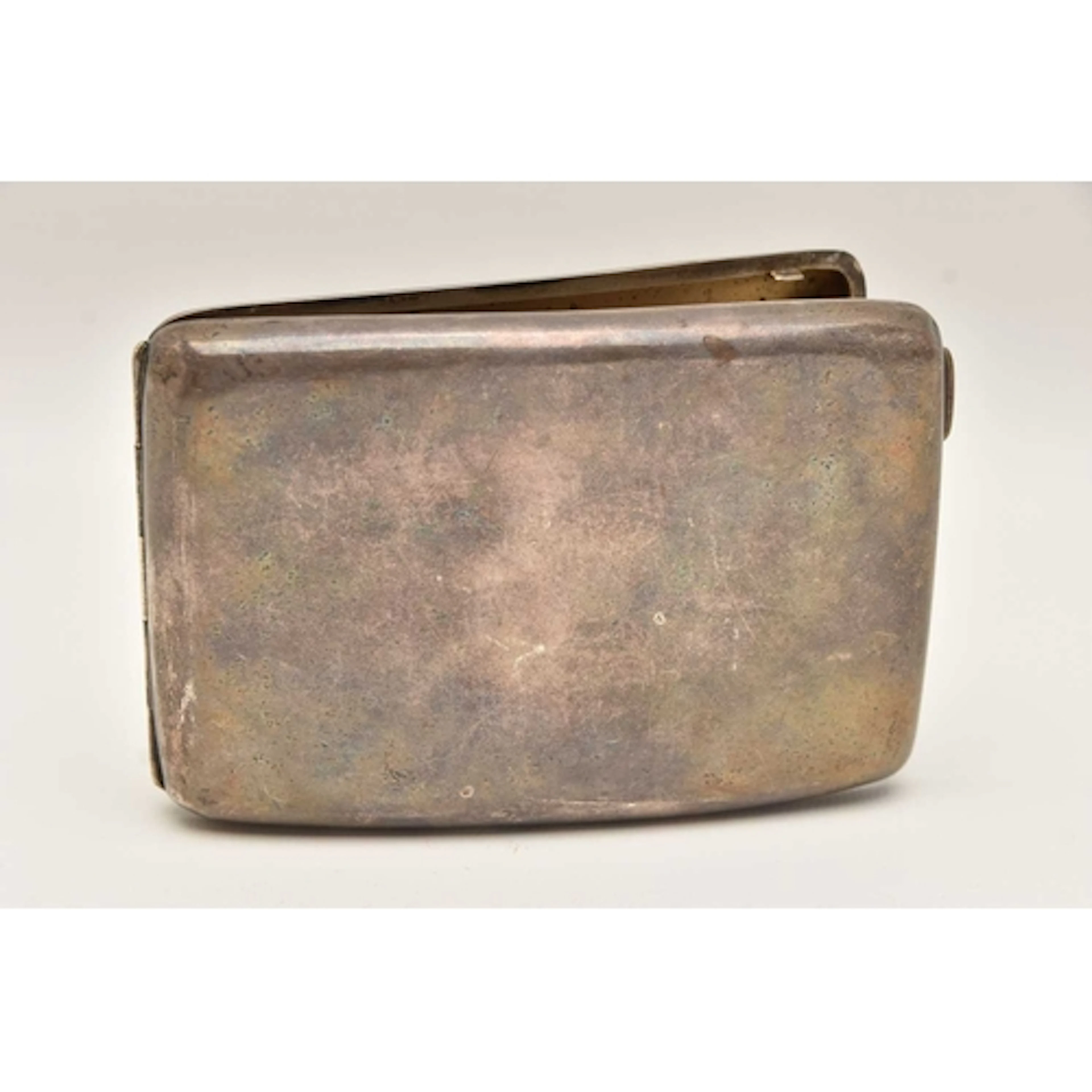 A MID 20TH CENTURY SILVER CIGARETTE CASE, polished rectangul...