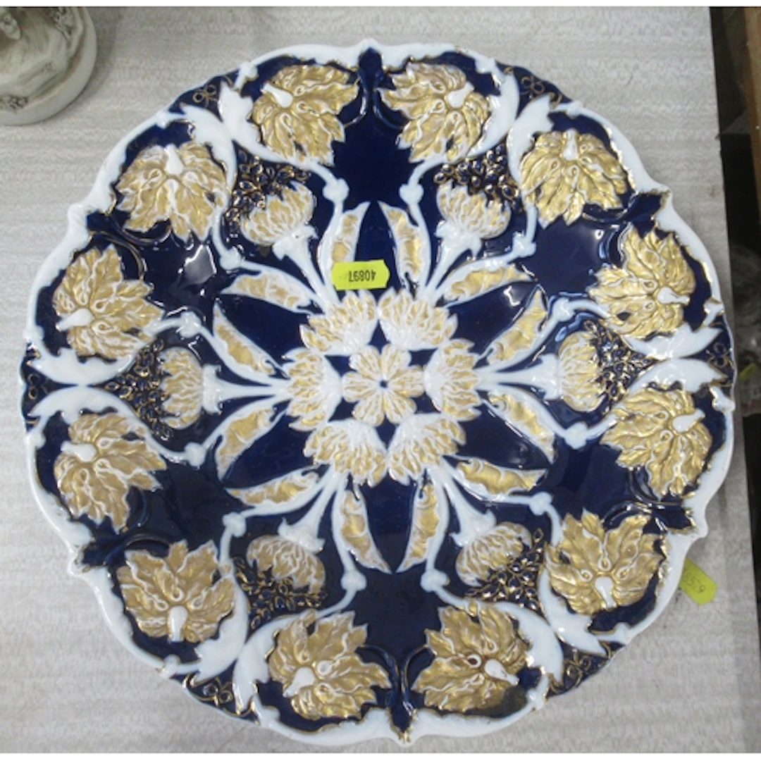 A 20th century Meissen porcelain dish, diameter 10.75ins