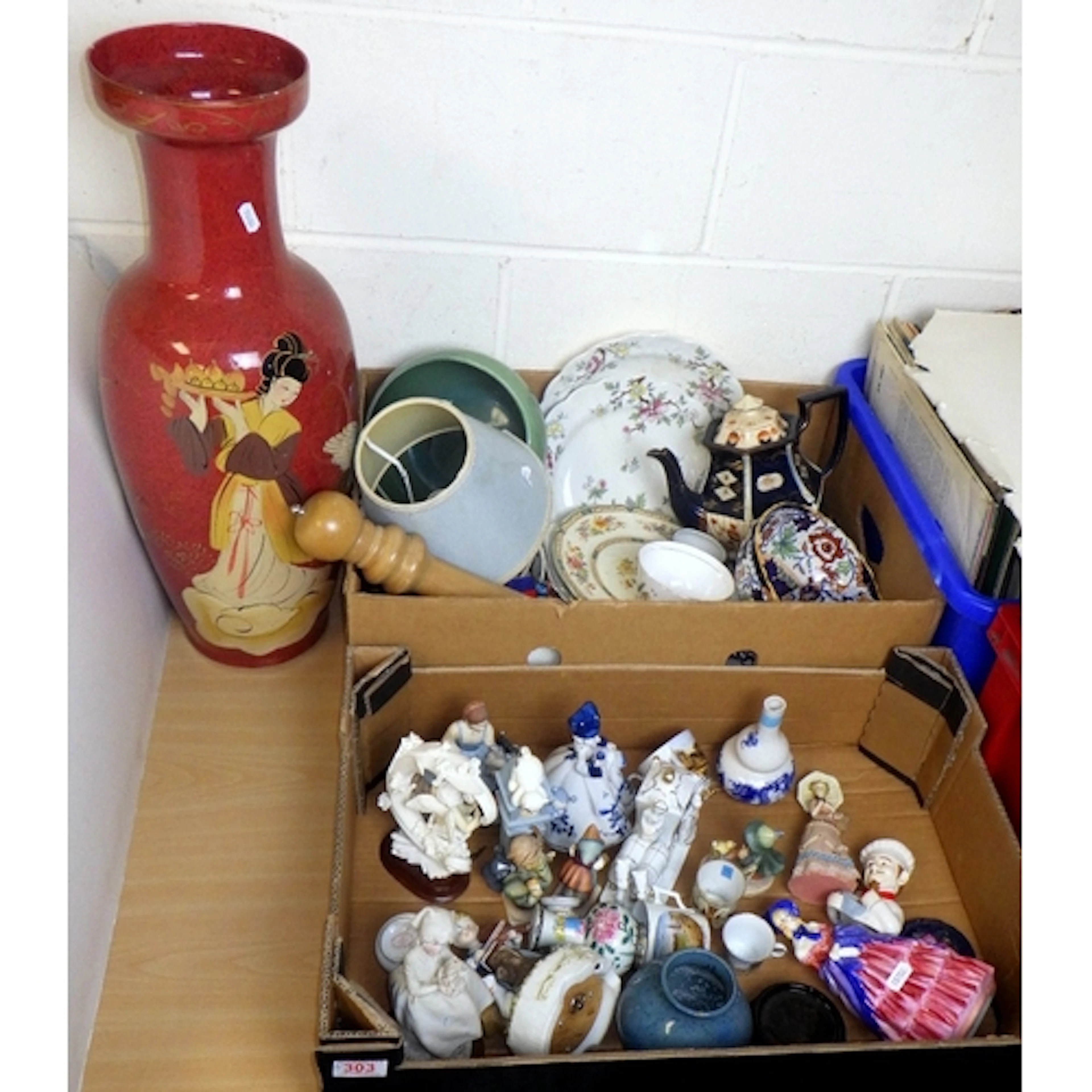 A qty of misc ceramics to inc figures, large vase etc AF