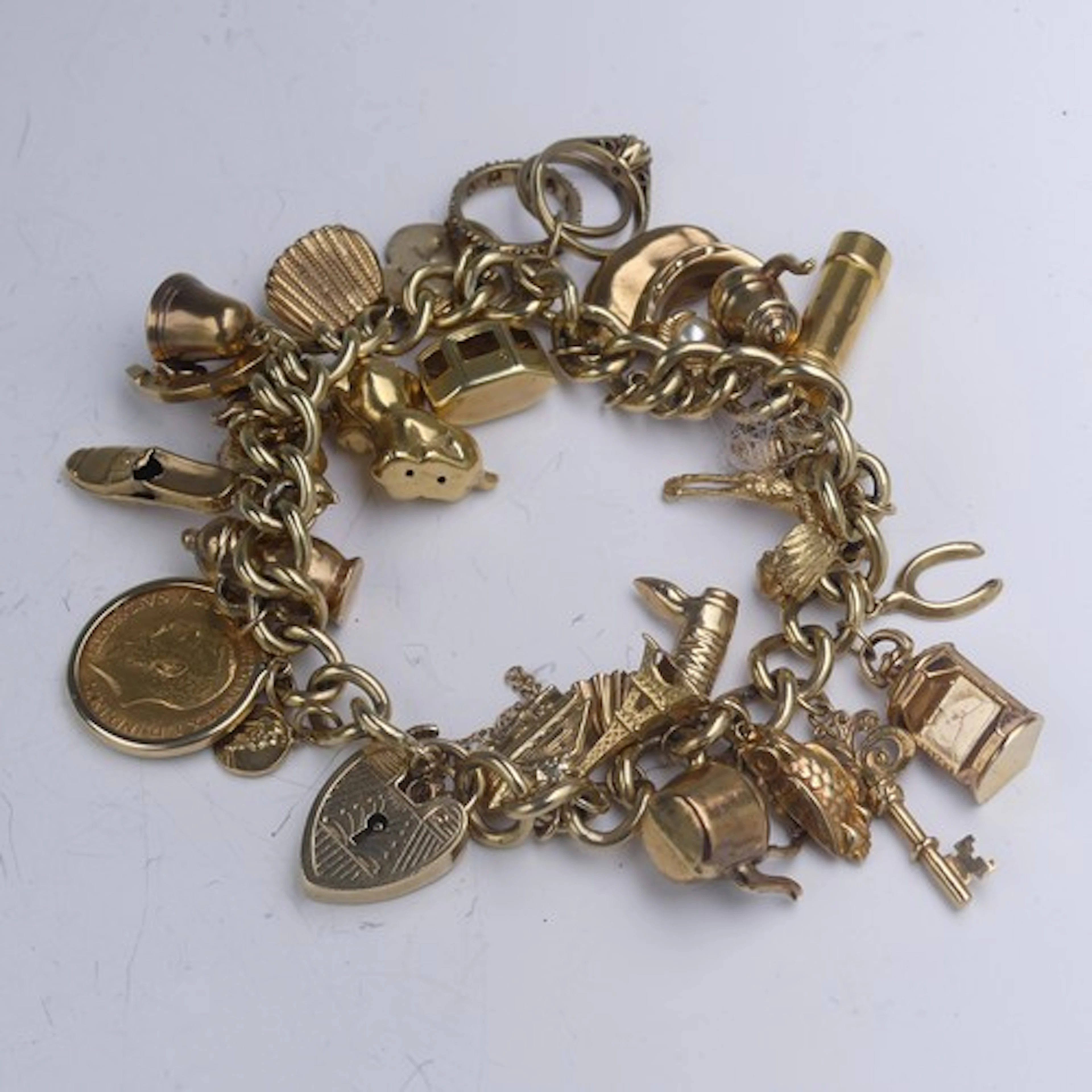 A 9ct gold curb link Bracelet, with 9ct gold padlock clasp, ...