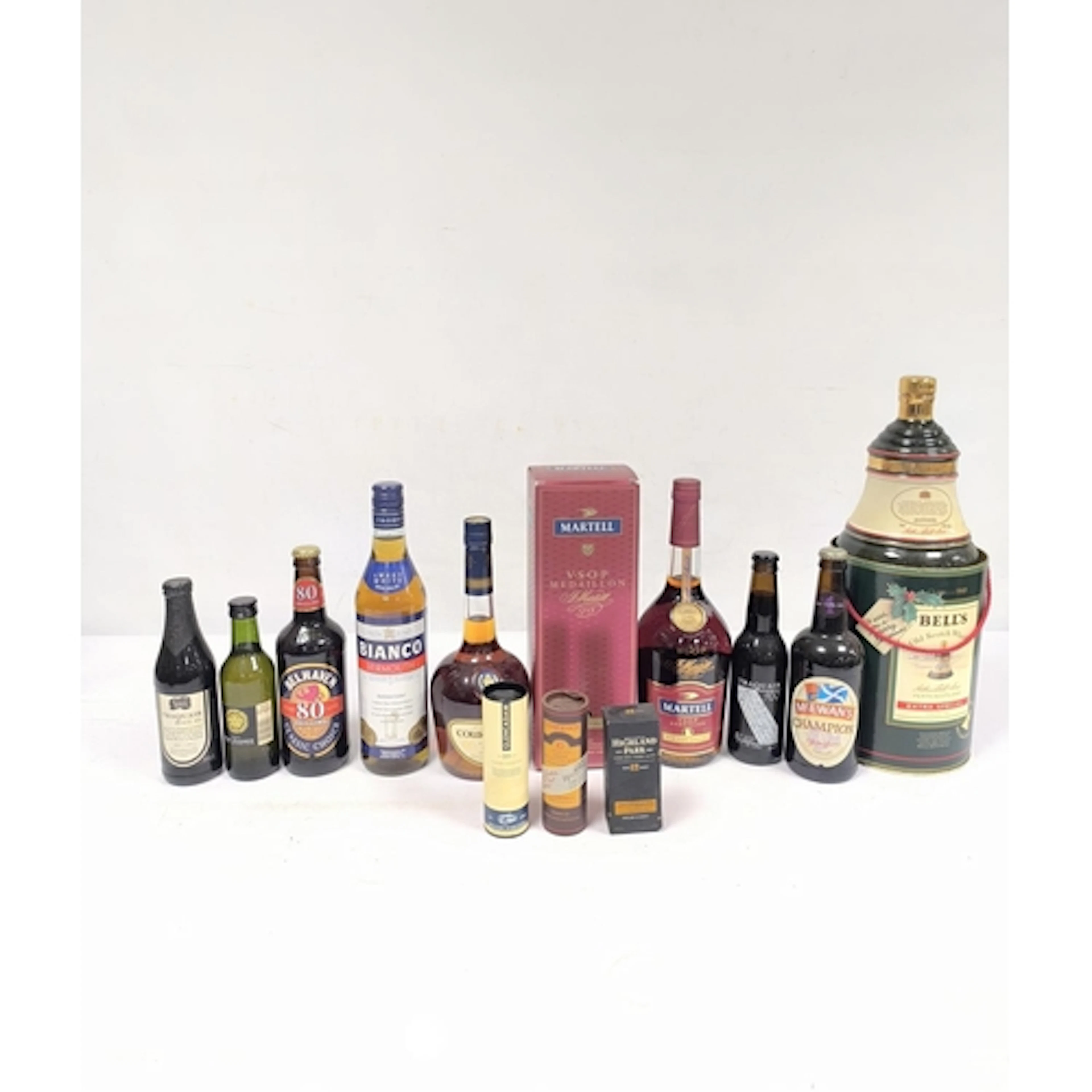 A group of mixed alcohol to include a Bell's 1989 Xmas whisk...