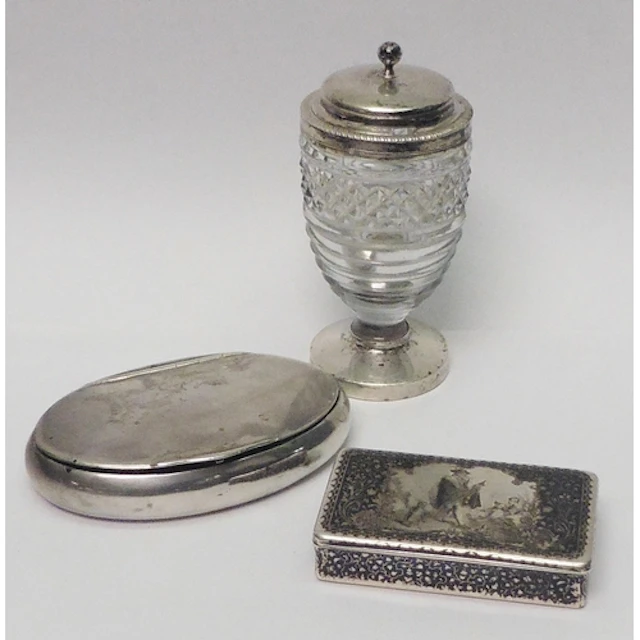 A French mid-19th cent niello enamel snuff box bearing Miner...
