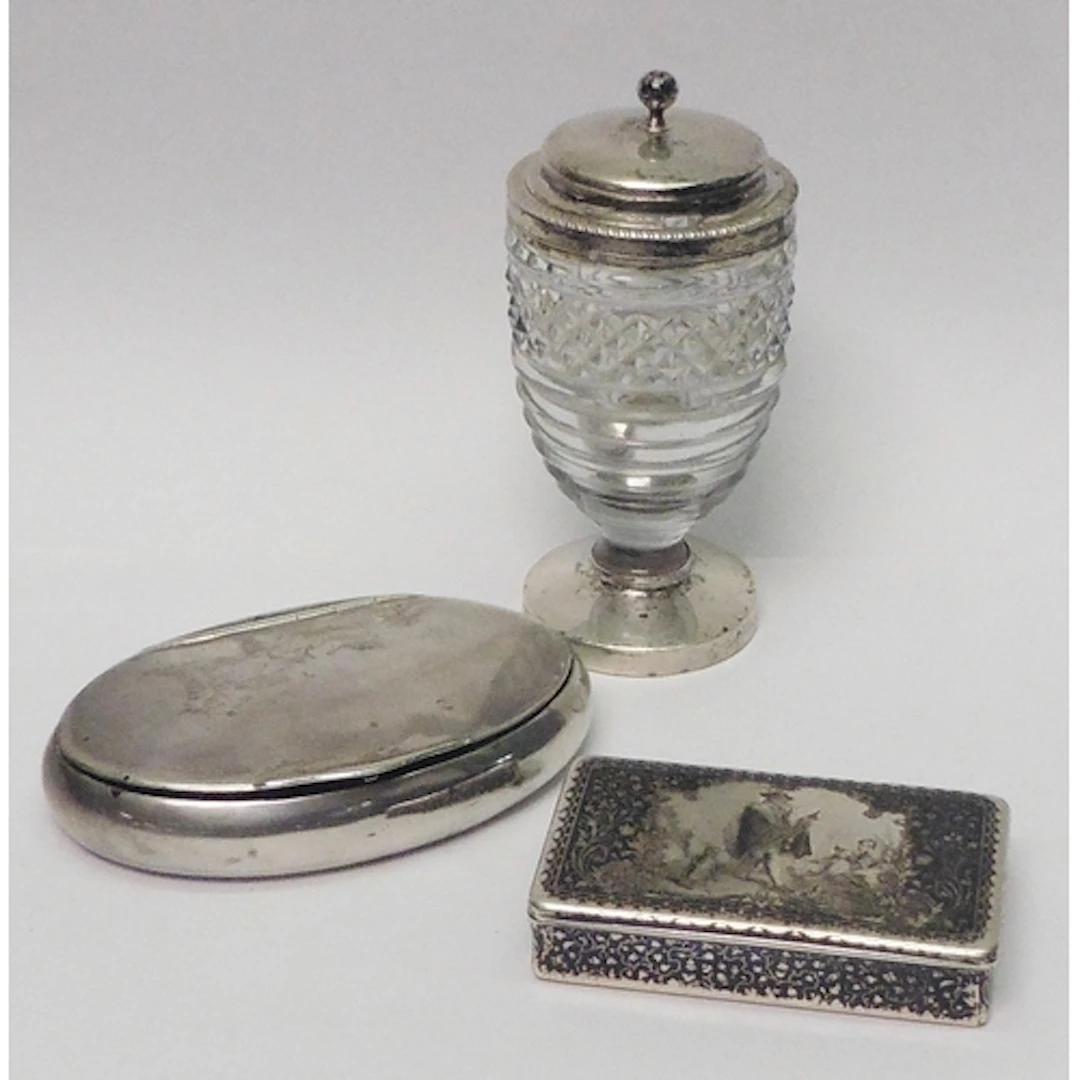 A French mid-19th cent niello enamel snuff box bearing Miner...