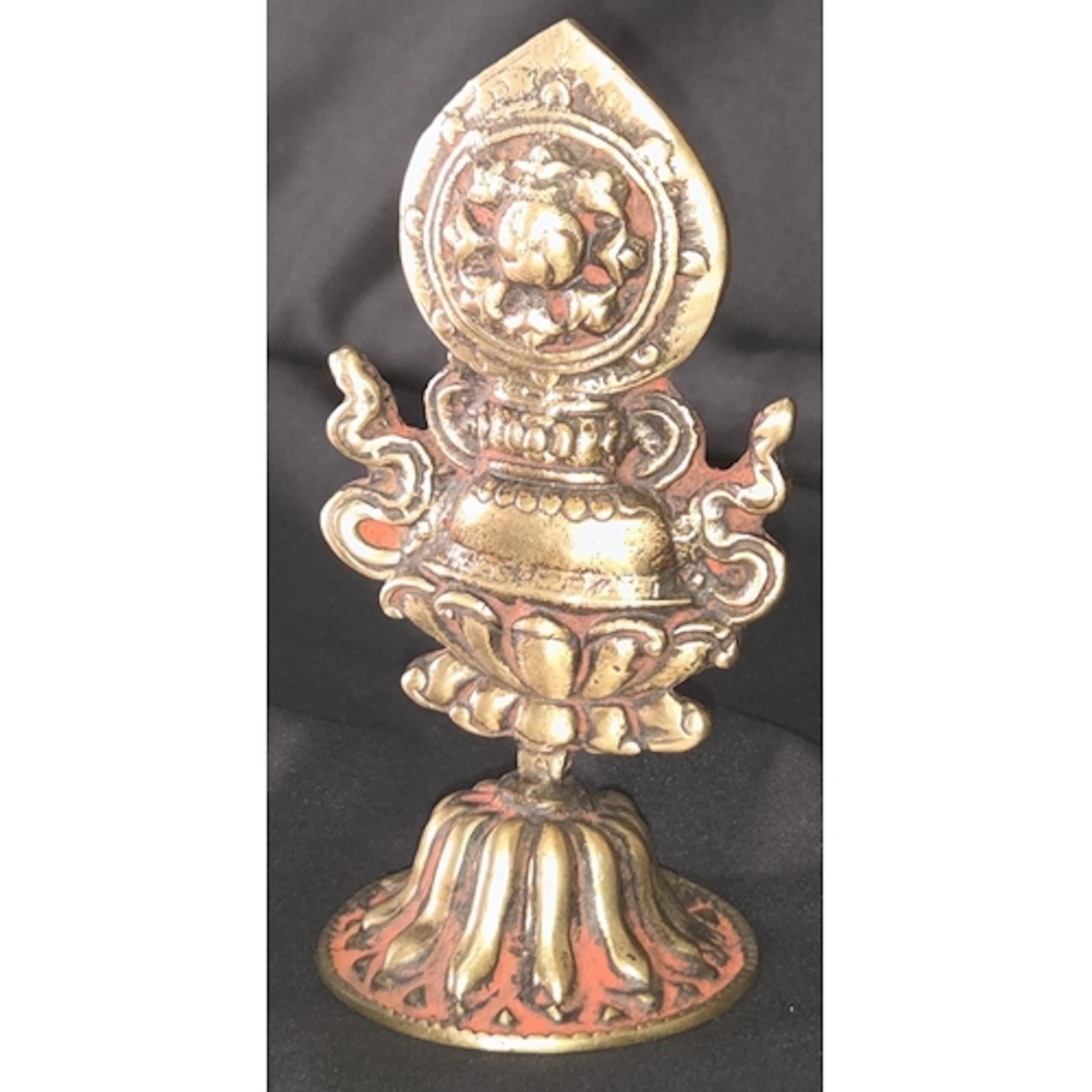A 20th century Tibetan Buddhist emblem, 12cm