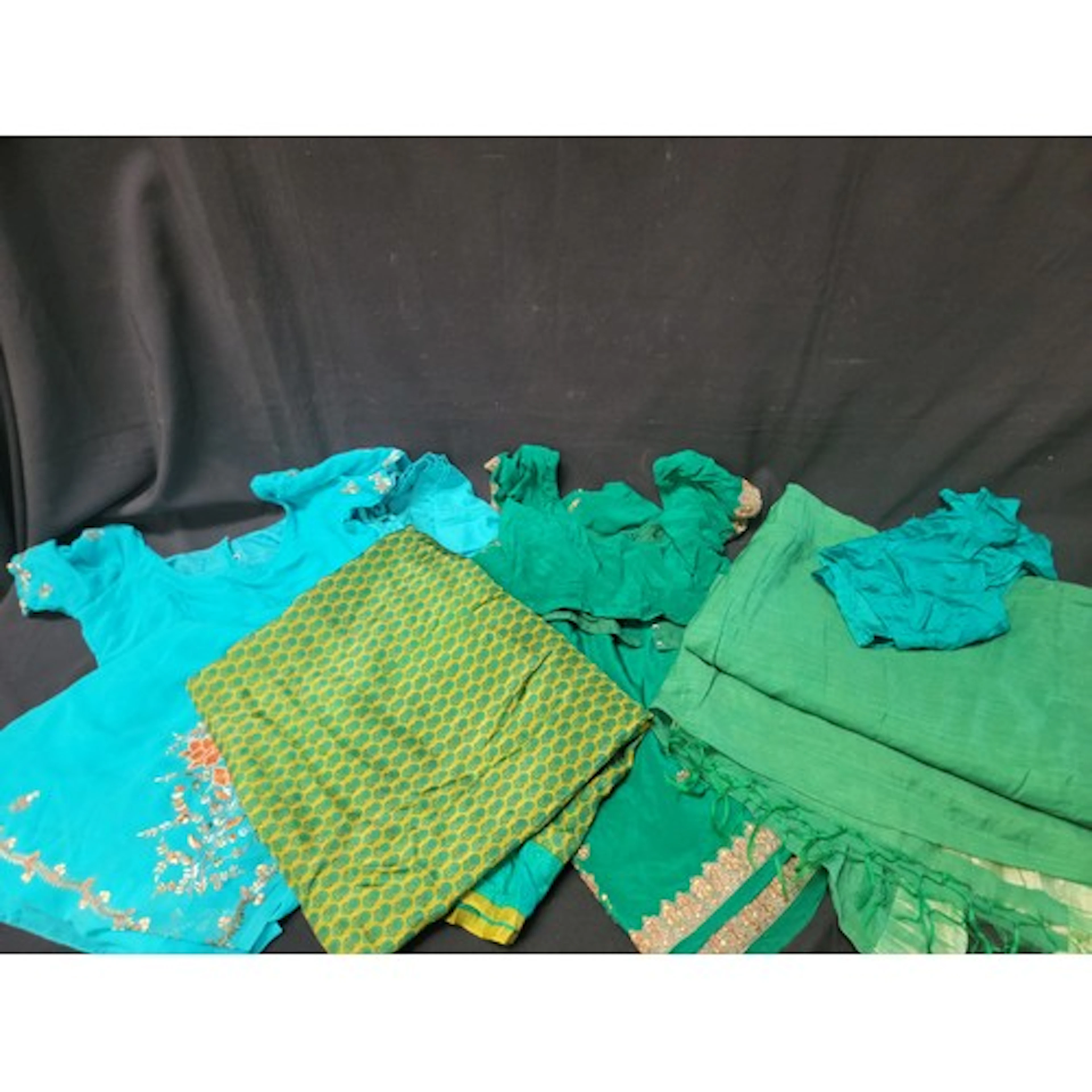 QUANTITY OF VINTAGE SARIS AND CHOLIS including turquoise Cho...