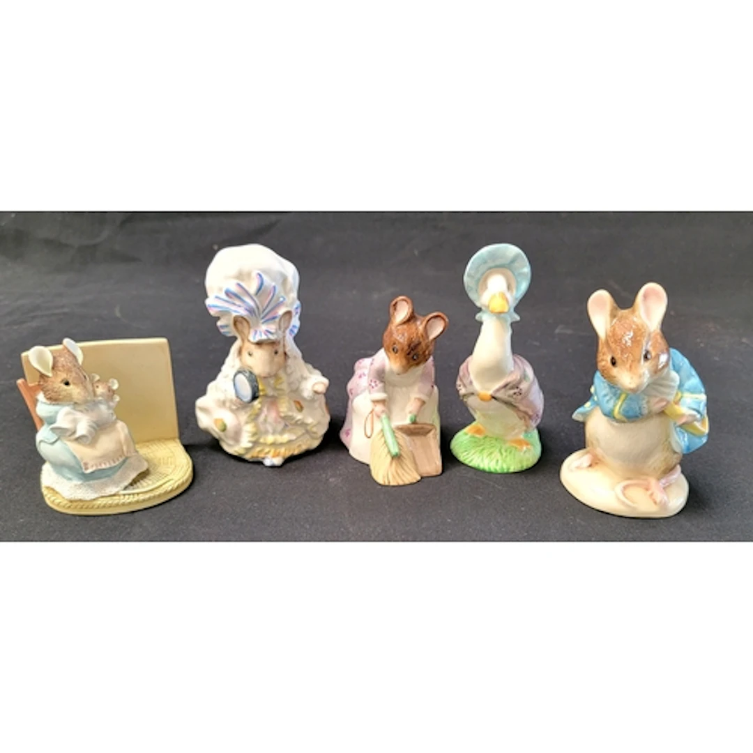 THREE BESWICK BEATRIX POTTER FIGURINES comprising Jemima Pud...