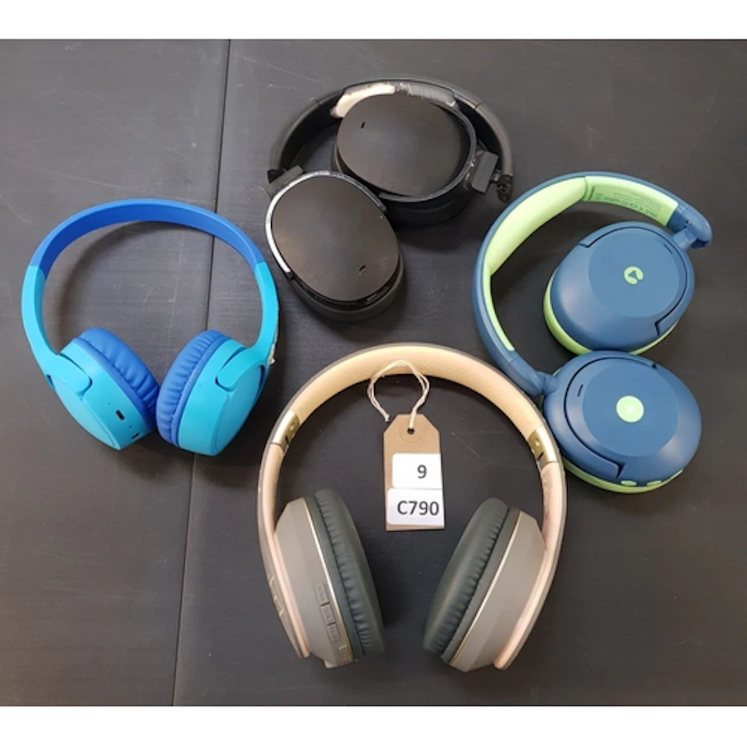 ONE BAG OF HEADPHONES including Skullcandy