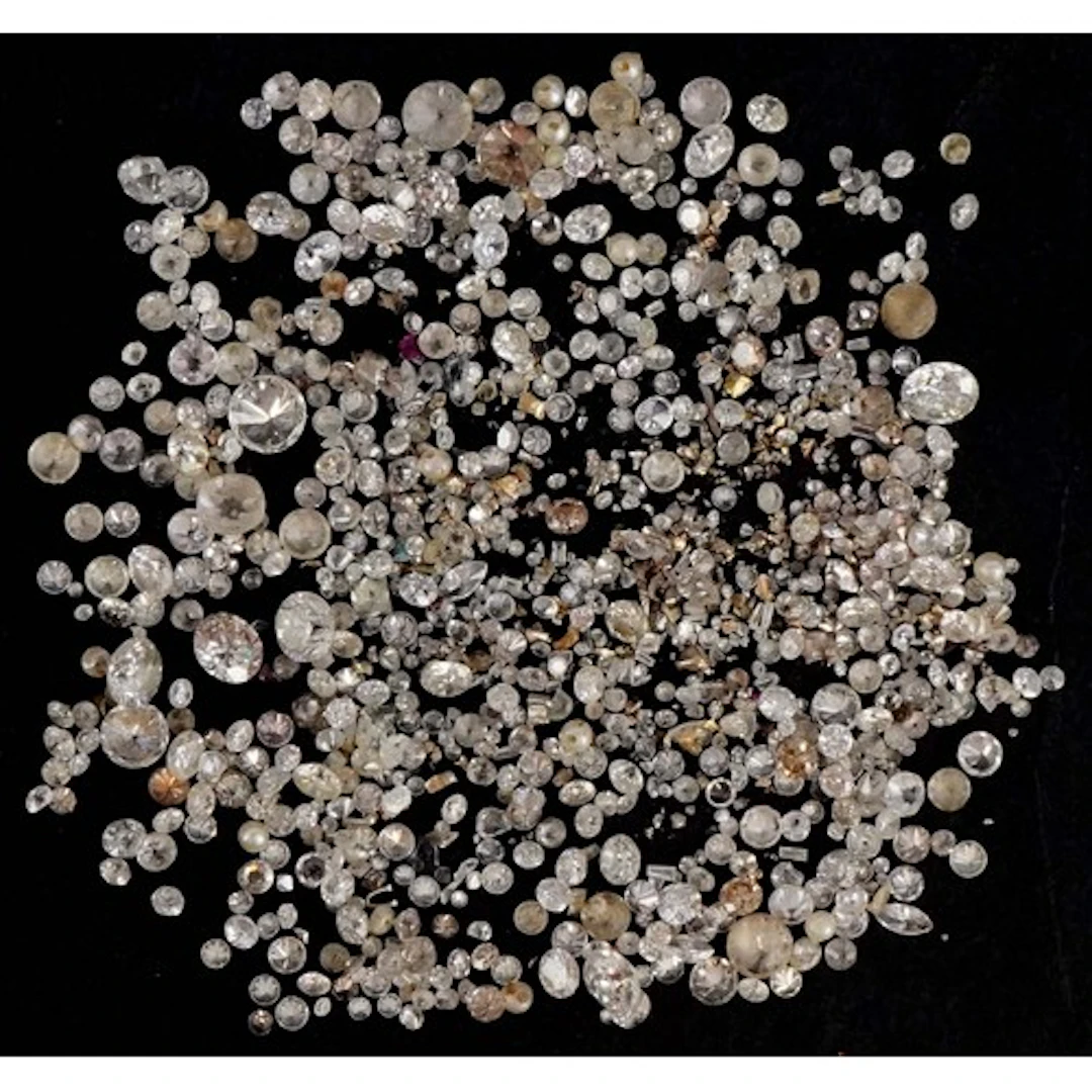 Collection of loose diamonds and clear stones, the largest d...