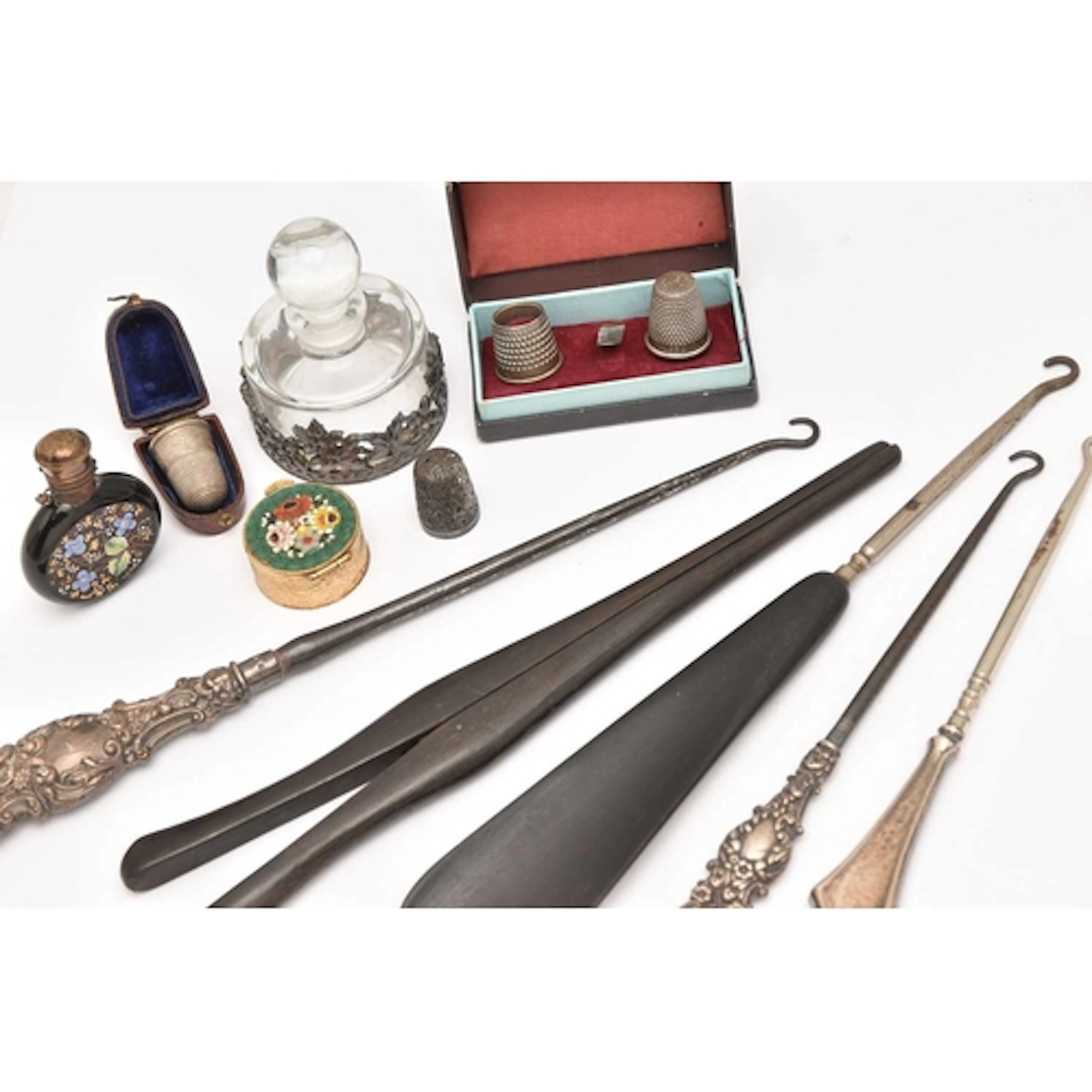 AN ASSORTMENT OF ITEMS, to include three silver handled butt...