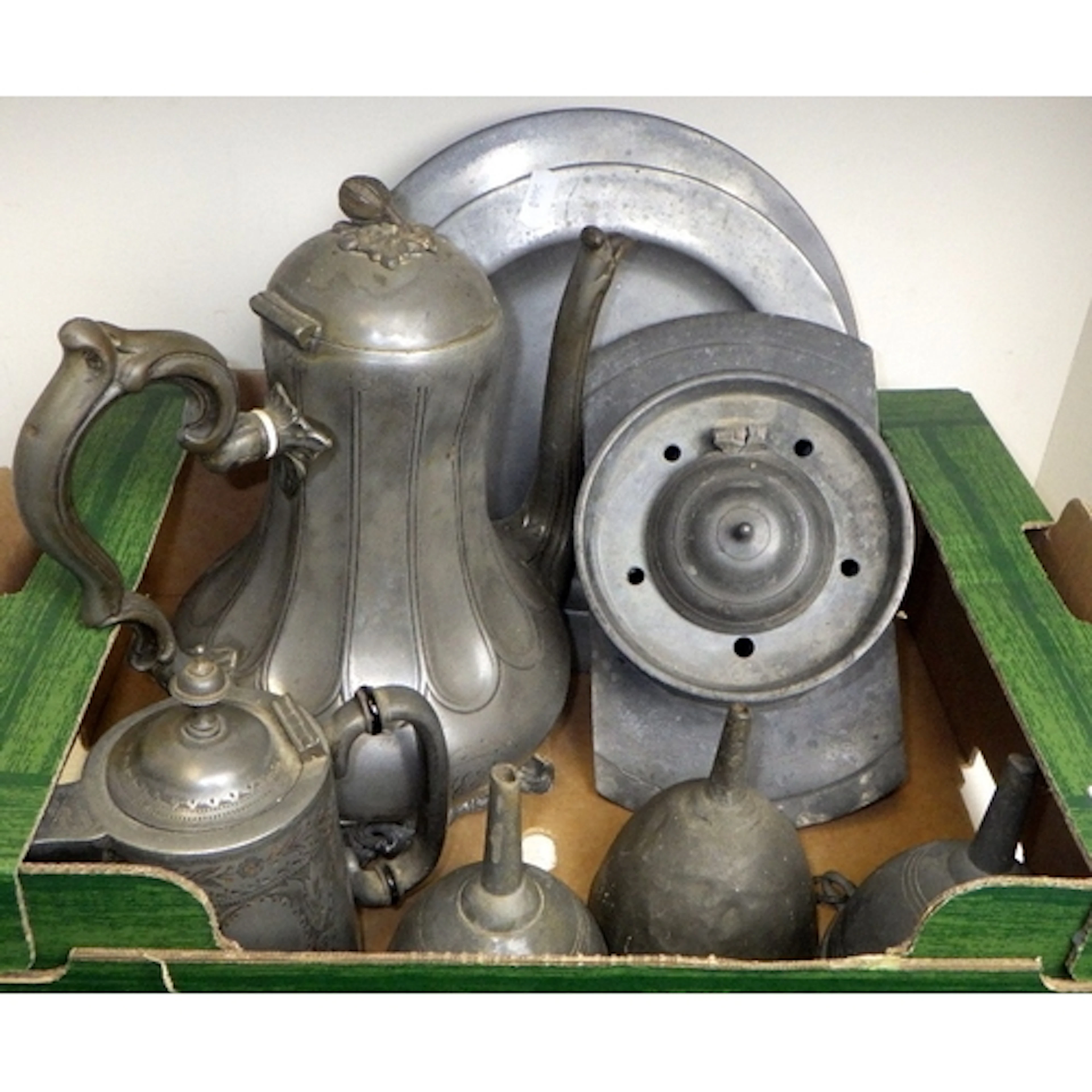 A qty of 19thC pewter