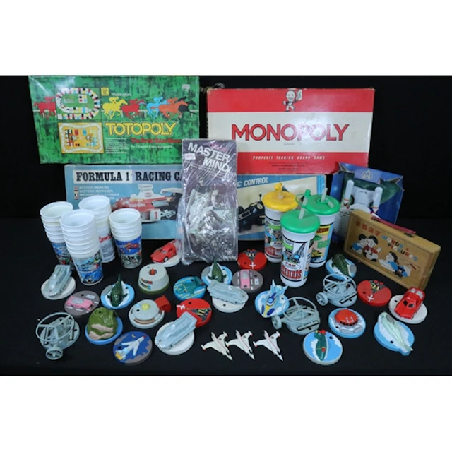 Collection of toys to include boxed Escape Room Colditz boar...