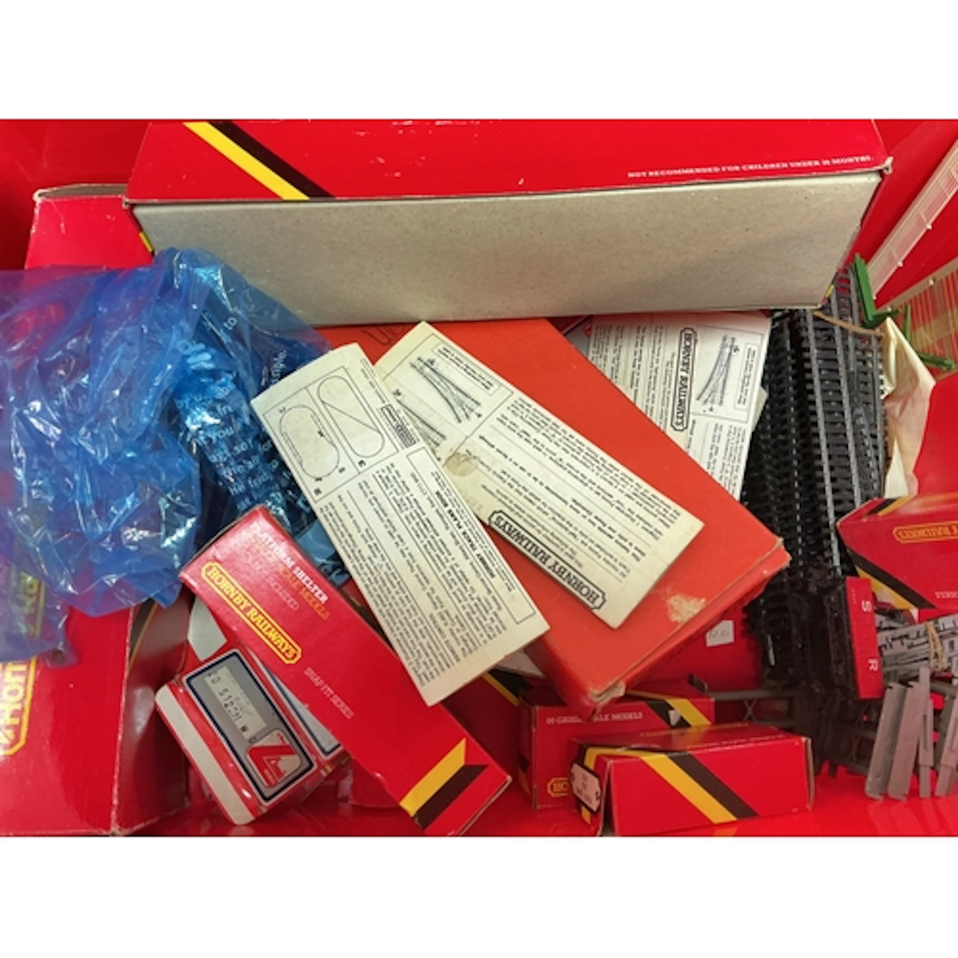 3 Boxes Containing 00 Gauge Accessories No Reserve.