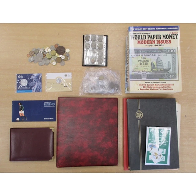 World Banknotes collection in albums fine to very fine inclu...