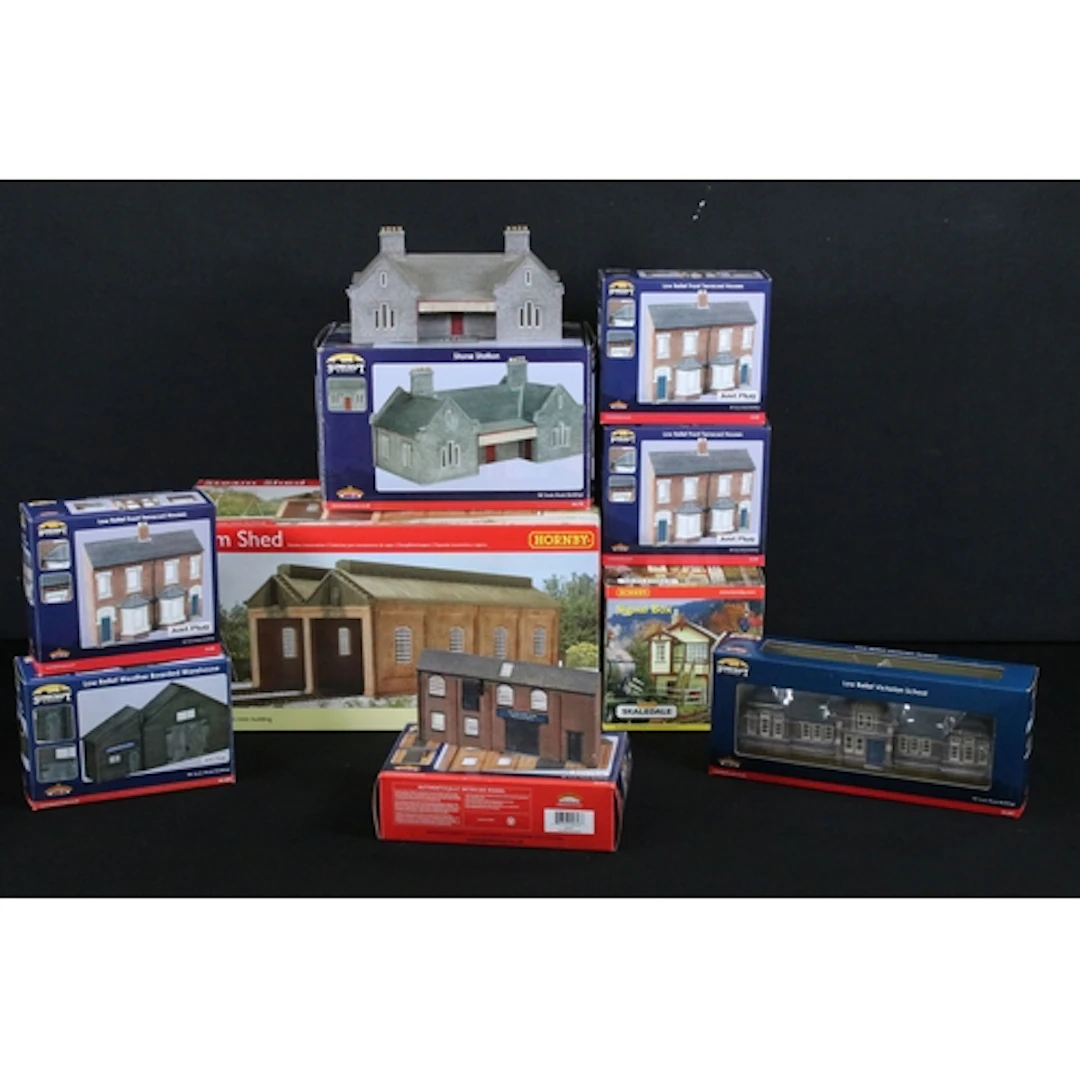 Nine boxed OO gauge trackside buildings to include 2 x Hornb...