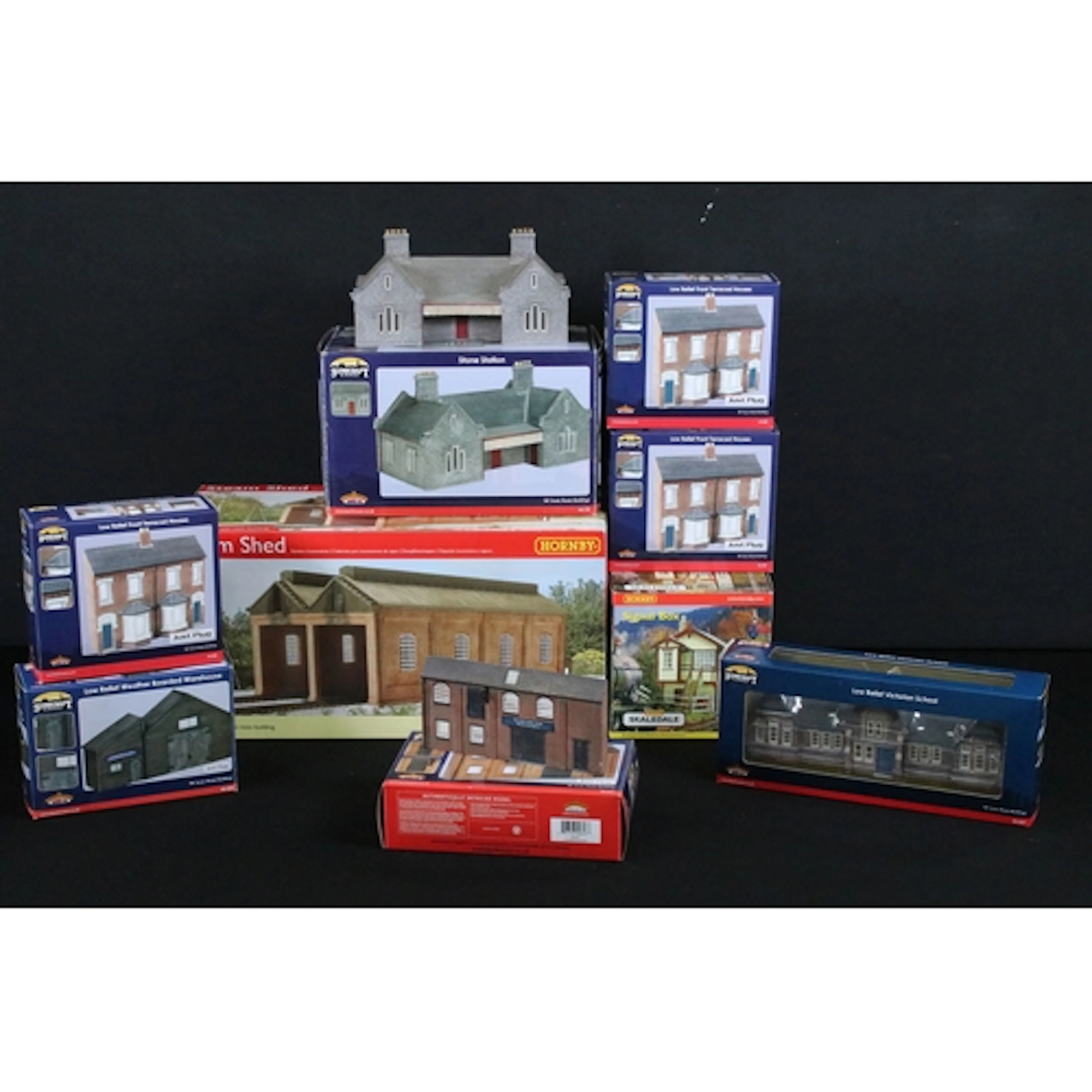 Nine boxed OO gauge trackside buildings to include 2 x Hornb...
