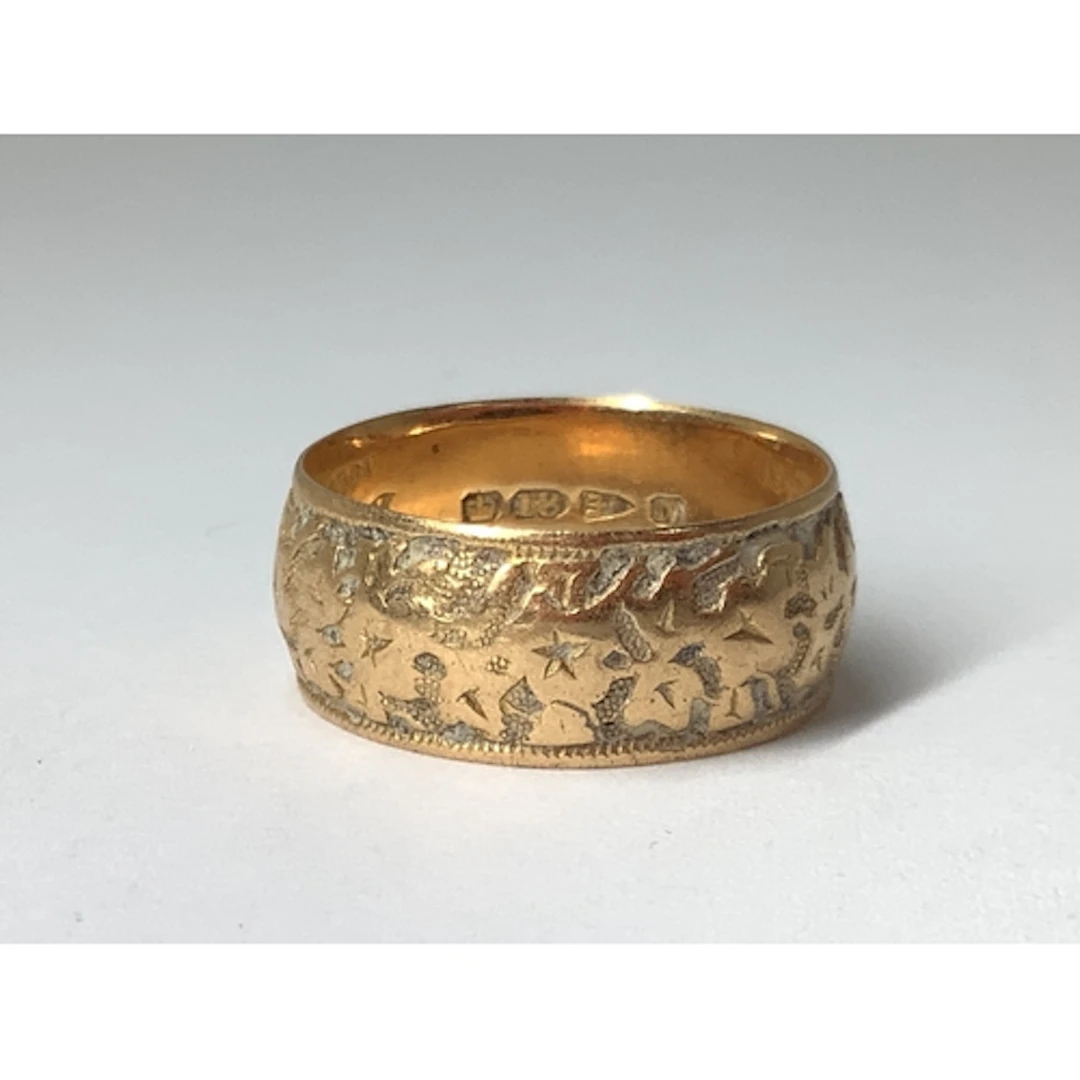A Victorian Chester Hallmarked 18ct Gold Patterned Wedding B...