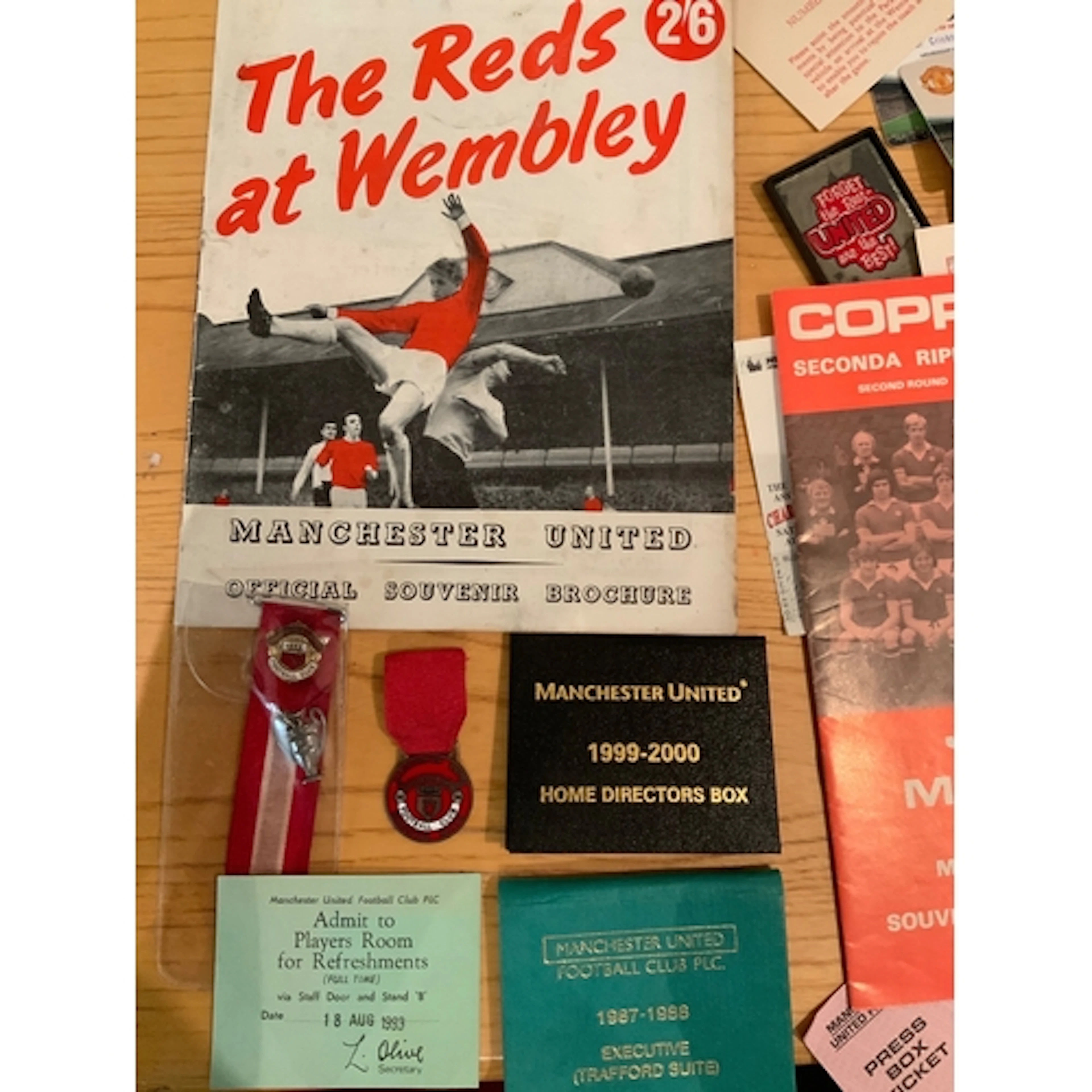 Manchester United Football Memorabilia: Includes badges dire...