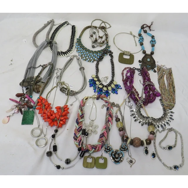 Contemporary Jewellery incl. large statement necklaces, vint...
