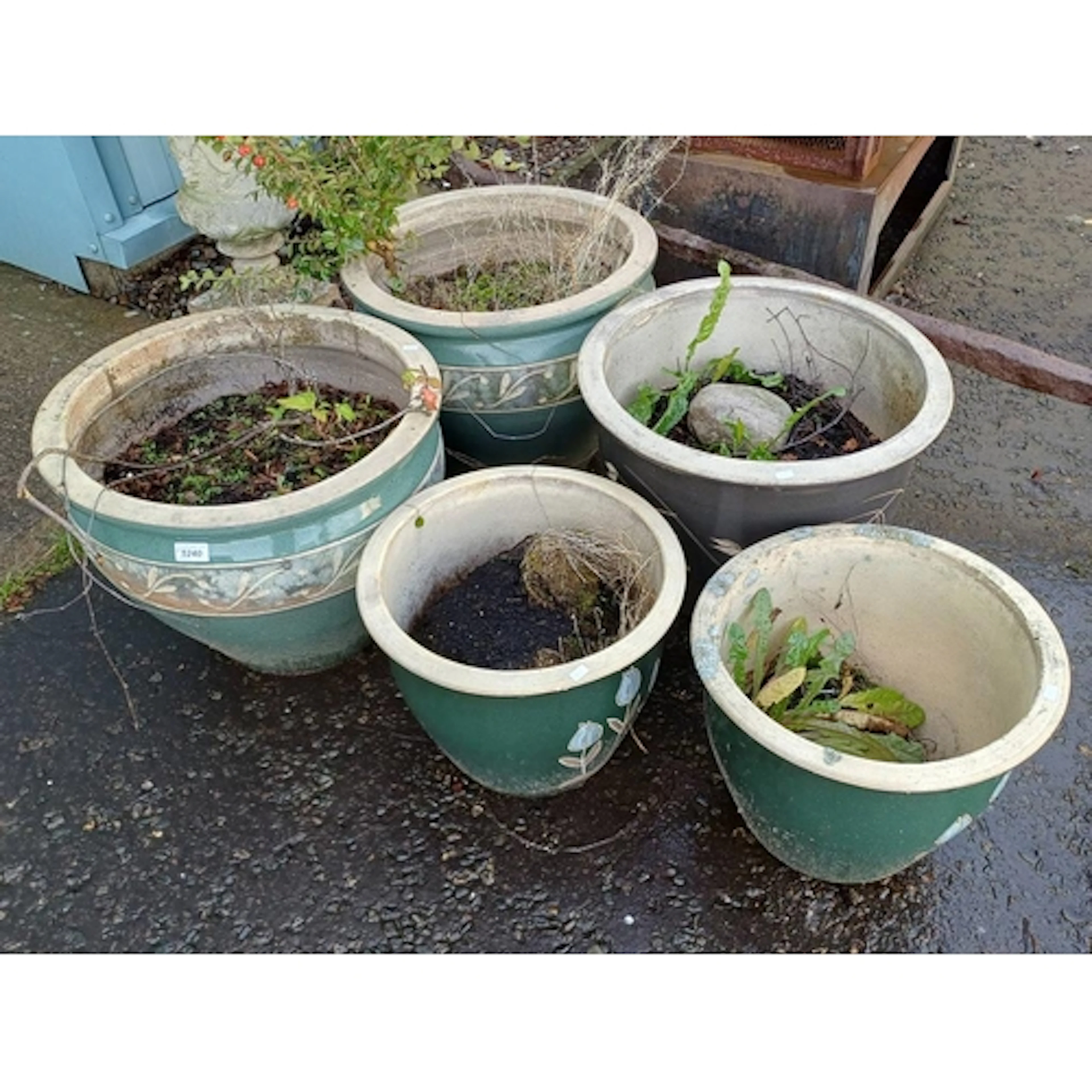 GOOD SELECTION OF GARDEN PLANT POTS
