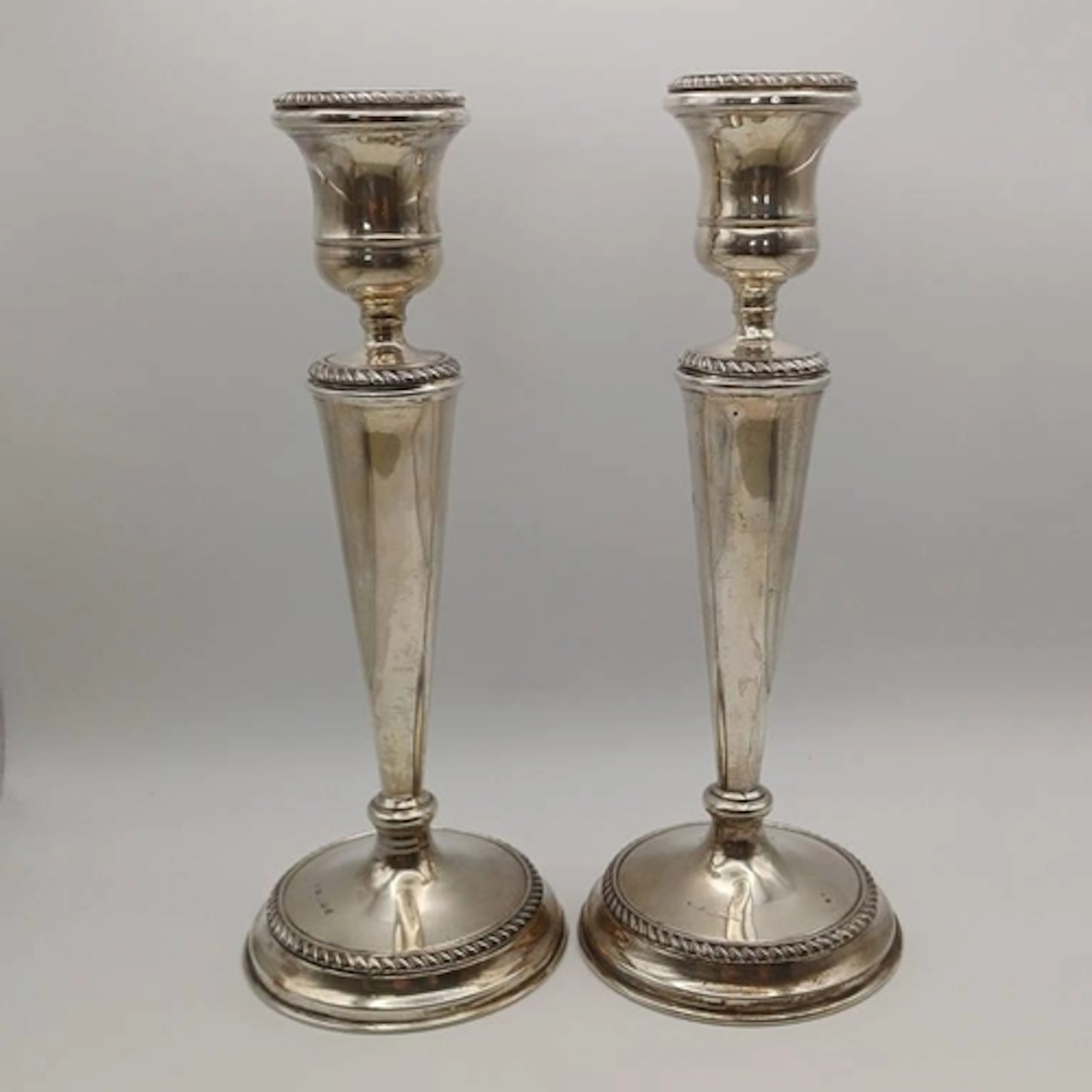 A PAIR OF SILVER CANDLESTICKS BY JOSPEH BLOSTER LTD, BIRMING...