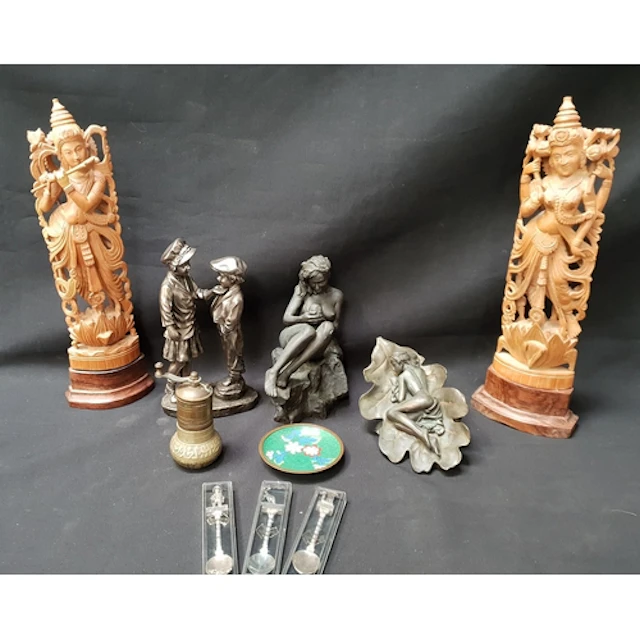 SELECTION OF COLLECTIBLES comprising Heredities bronzed styl...