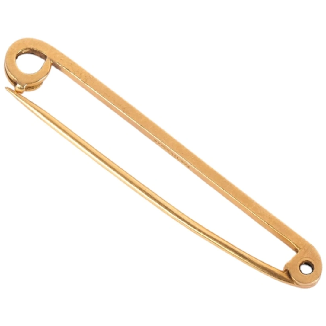 An 18ct gold bar brooch, JC & S, stamped 18ct, L4.3cm, overa...
