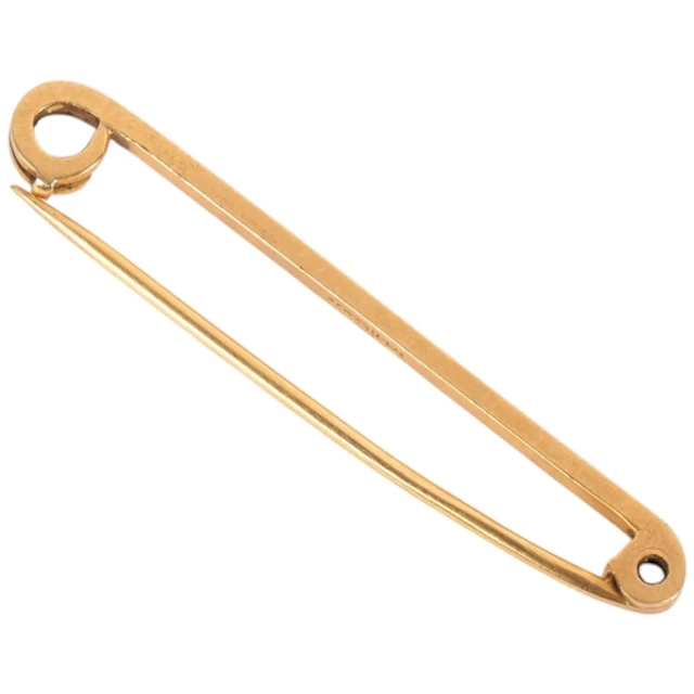 An 18ct gold bar brooch, JC & S, stamped 18ct, L4.3cm, overa...
