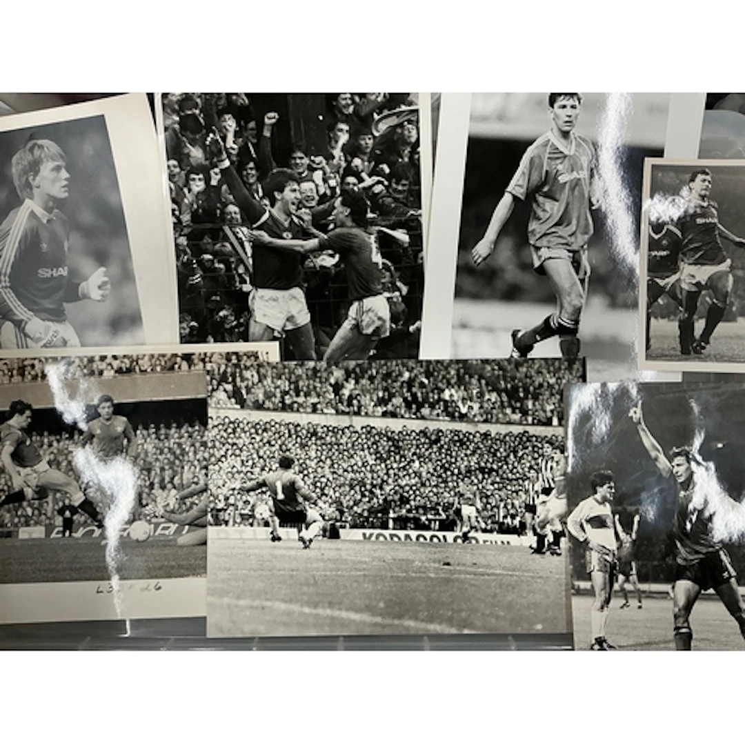 Manchester United 1980s Football Press Photos: Black and whi...