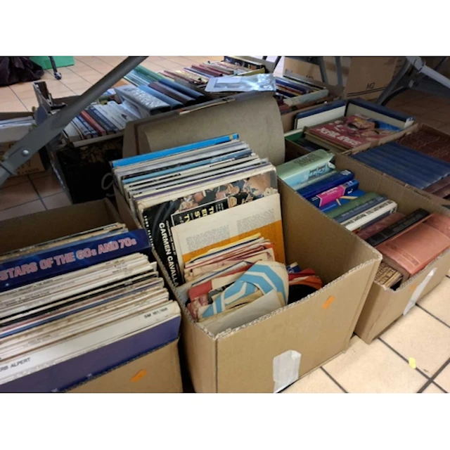 FIVE BOXES AND LOOSE OF GENERAL HOUSEHOLD ITEMS to include t...