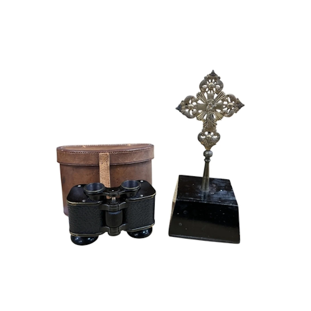A gilt metal ecclesiastical processional staff tip, height 1...
