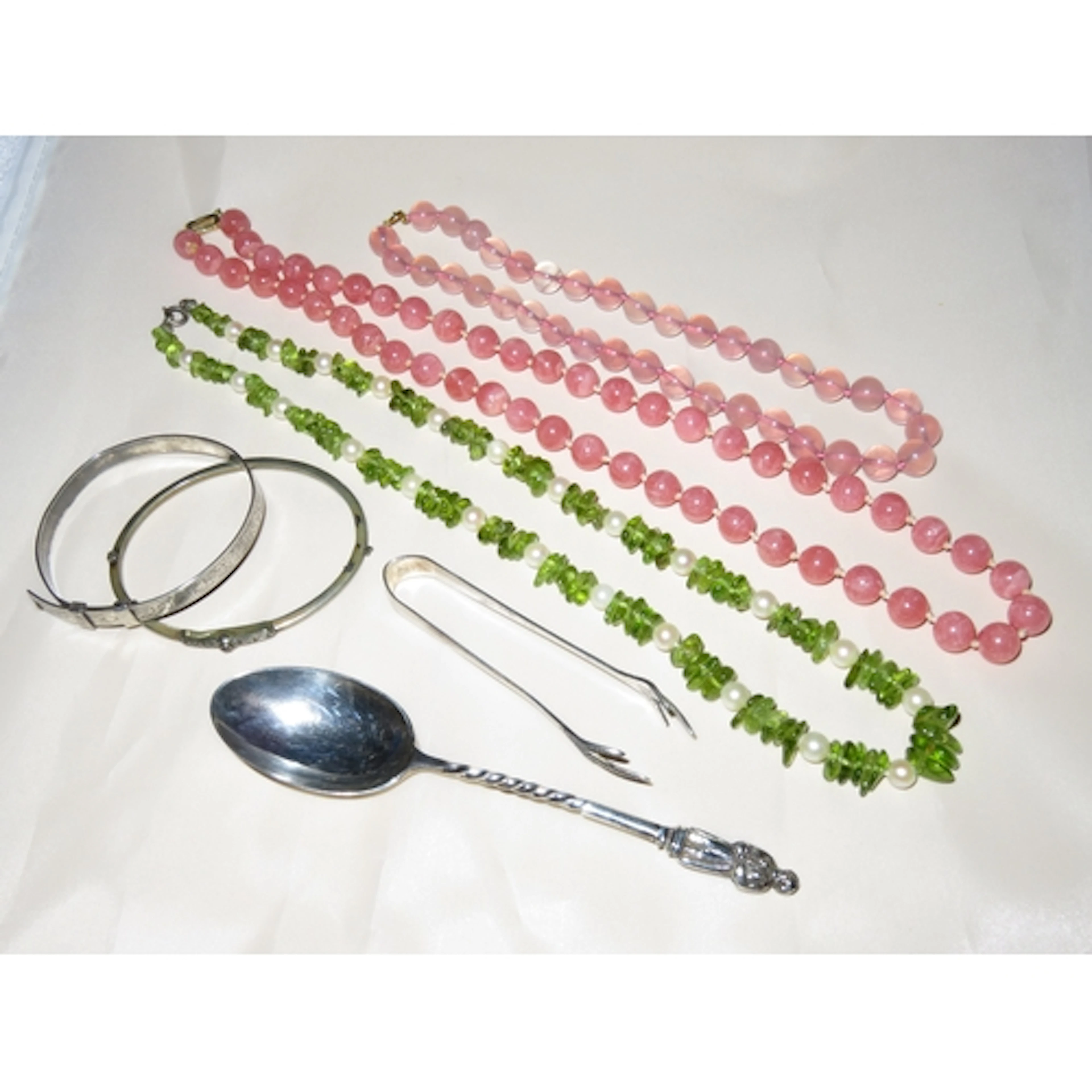 Rose quartz necklace with 9ct gold clasp, peridot and pearl ...