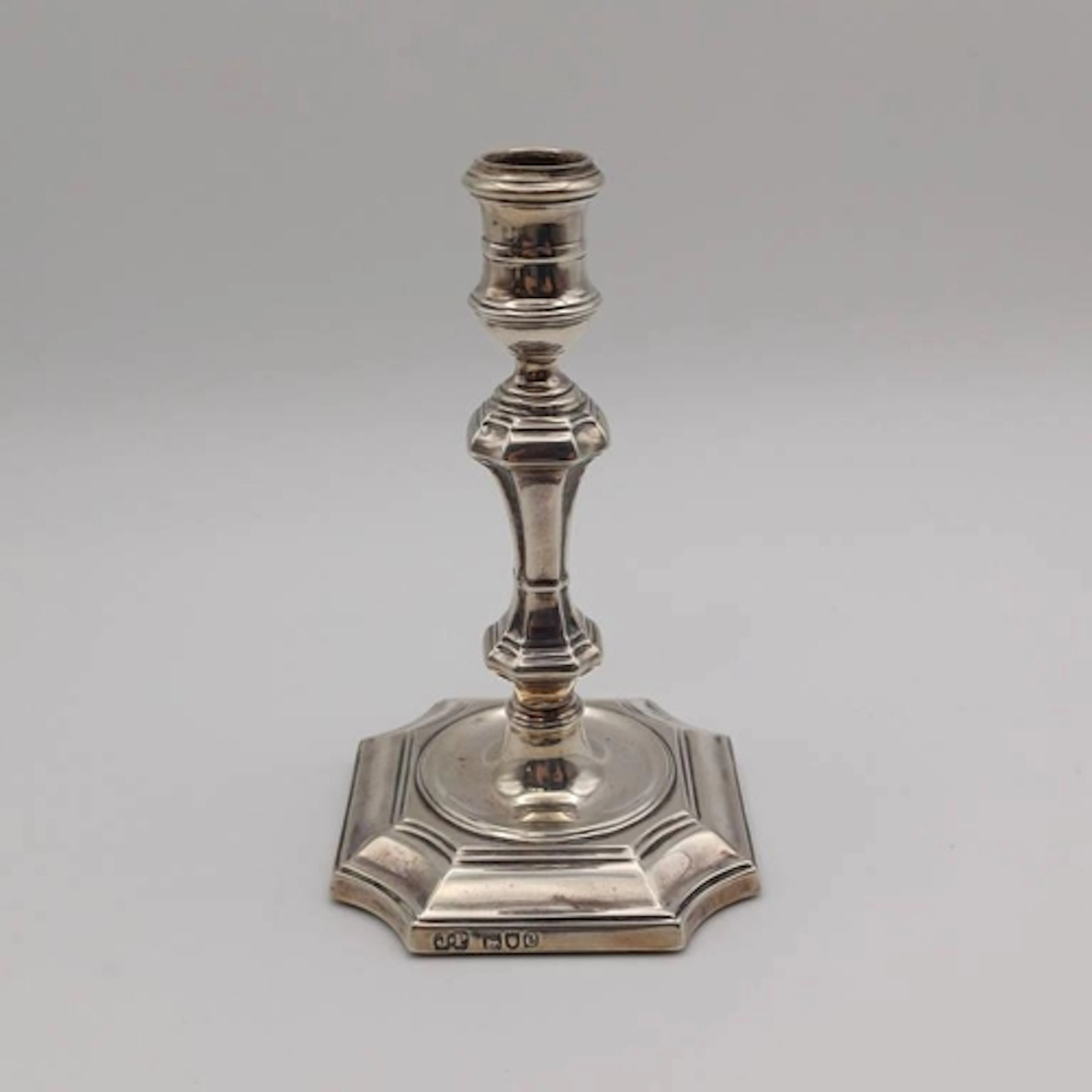 A VICTORIAN SILVER CANDLESTICK BY JAMES PARKES, LONDON 1900,...