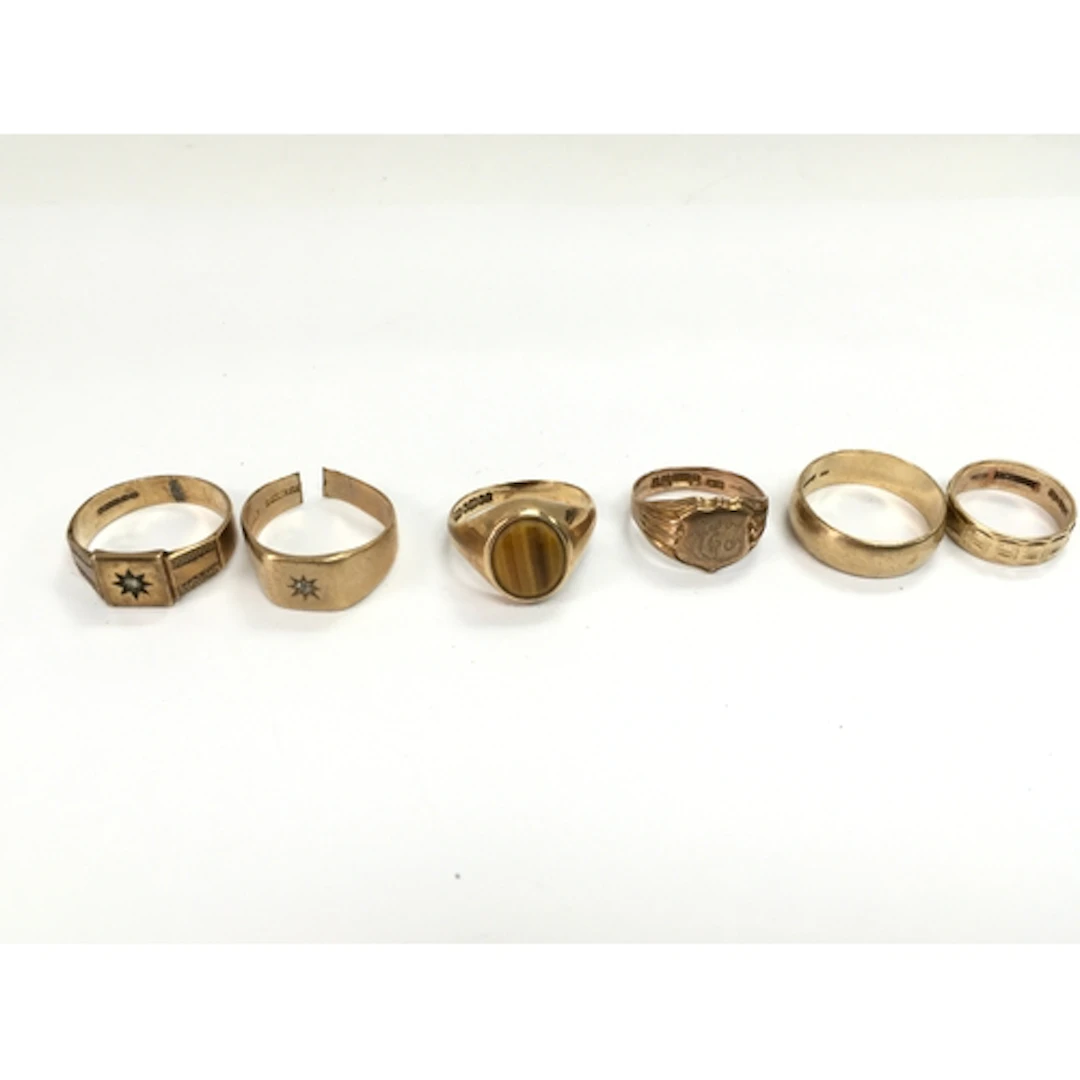 Collection of 9ct gold rings. 26g total.