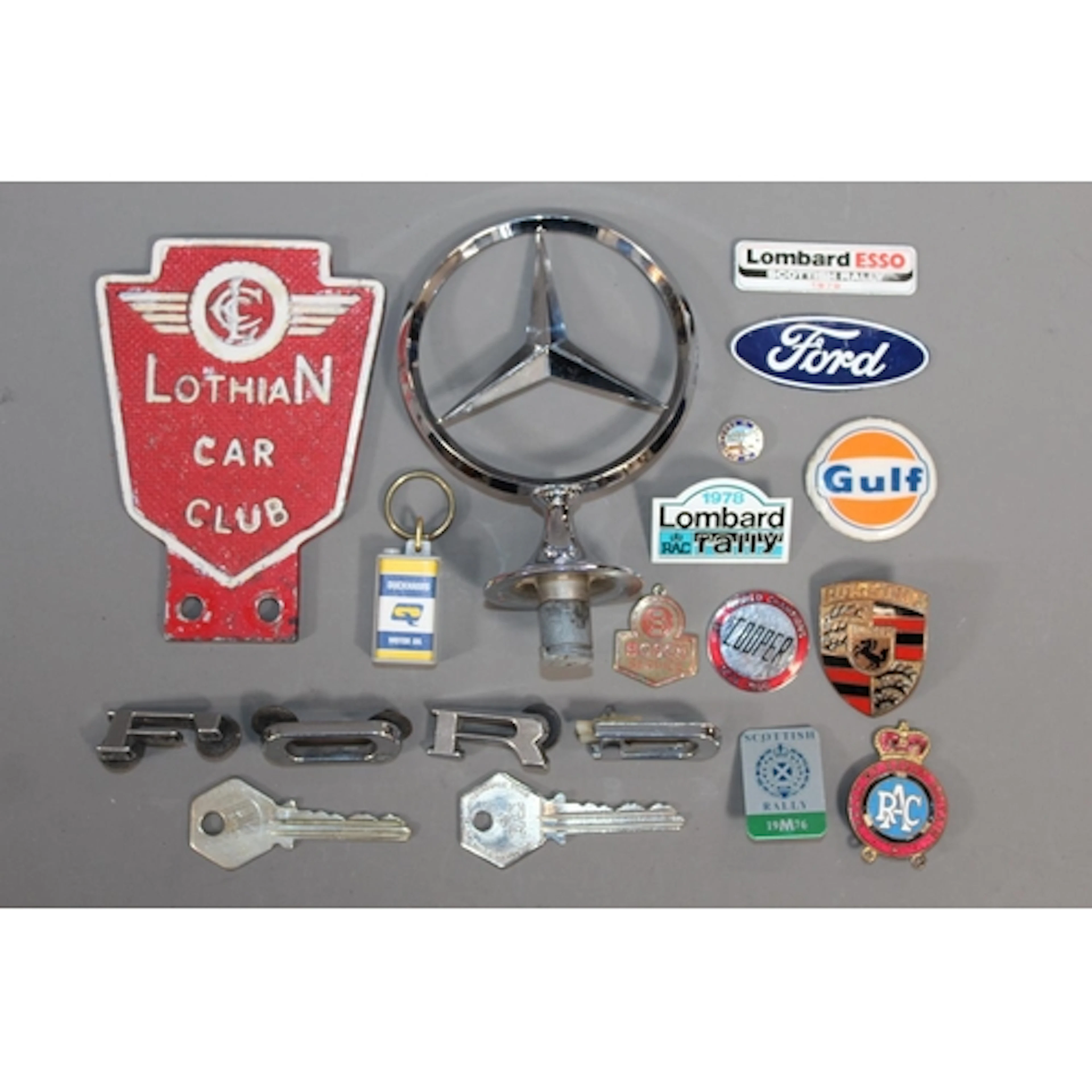 Tub containing car badges to include Ford, RAC, Lothian Car ...