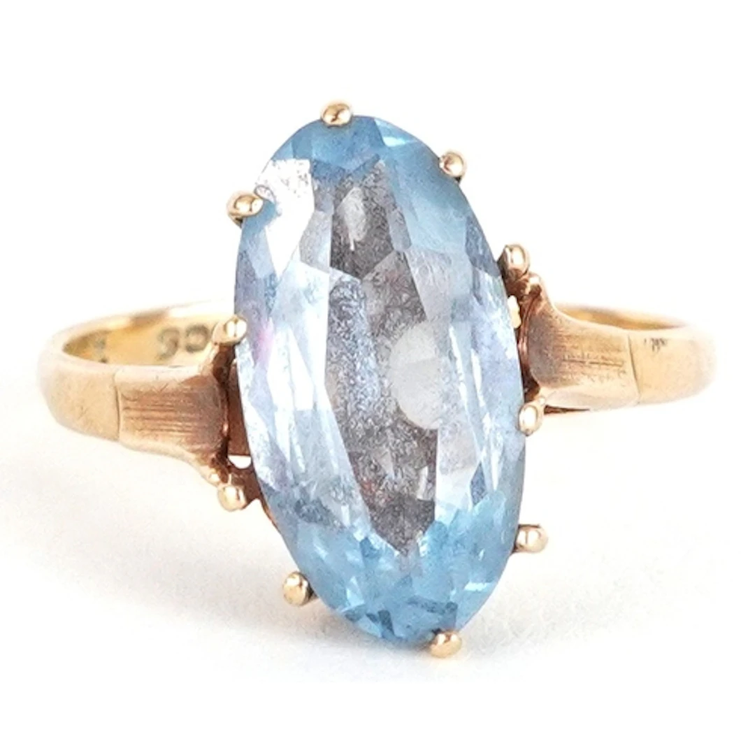 9ct gold blue spinel solitaire ring, size N, 2.6g.