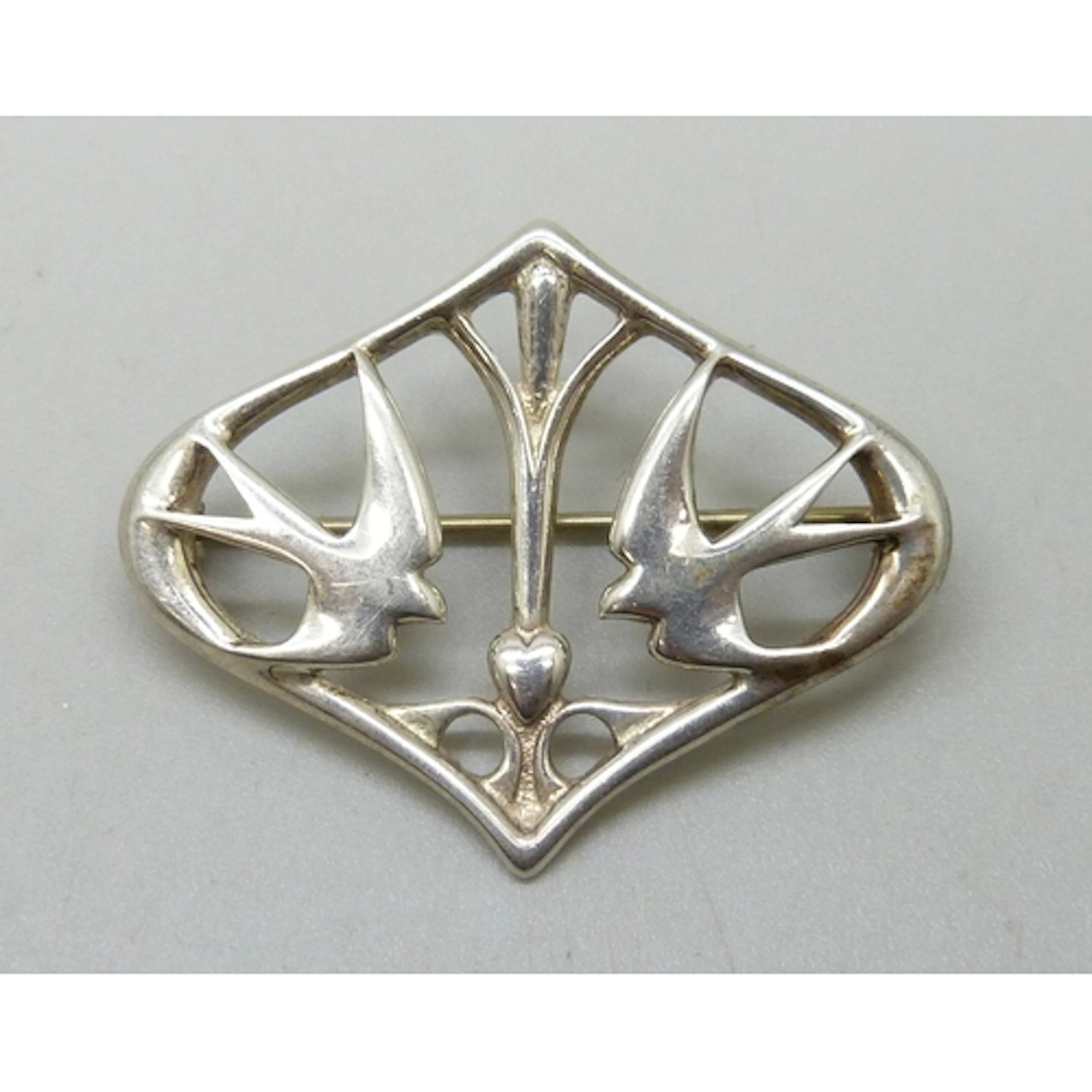 An Ola Gorie Scottish silver brooch with bird design, 3.5cm
